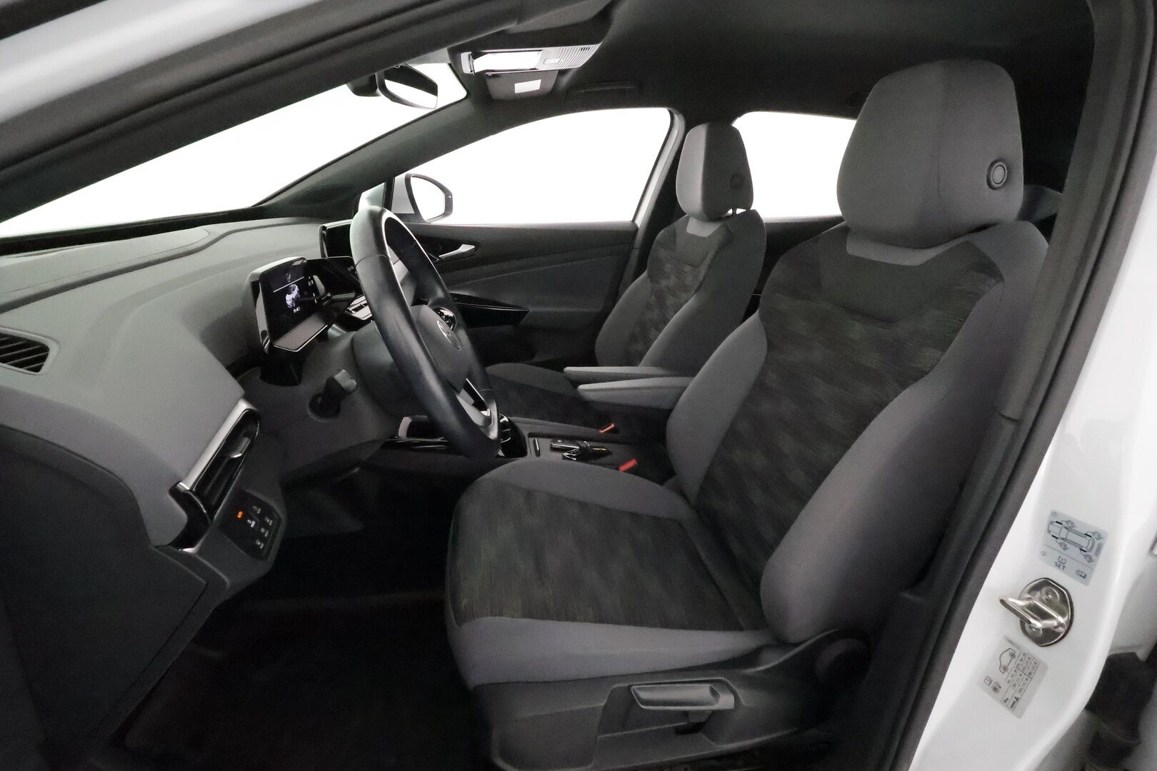Volkswagen ID.4 2021 Pro Performance 150 kW, akku 77 kWh **Adapt.vakkari / LED / Lämpöpumppu / P.tutkat / Navi** - 1.Om Suomi-auto / Merkkihuollettu / Kahdet renkaat aluvanteilla / Tuulilasin lämmitin