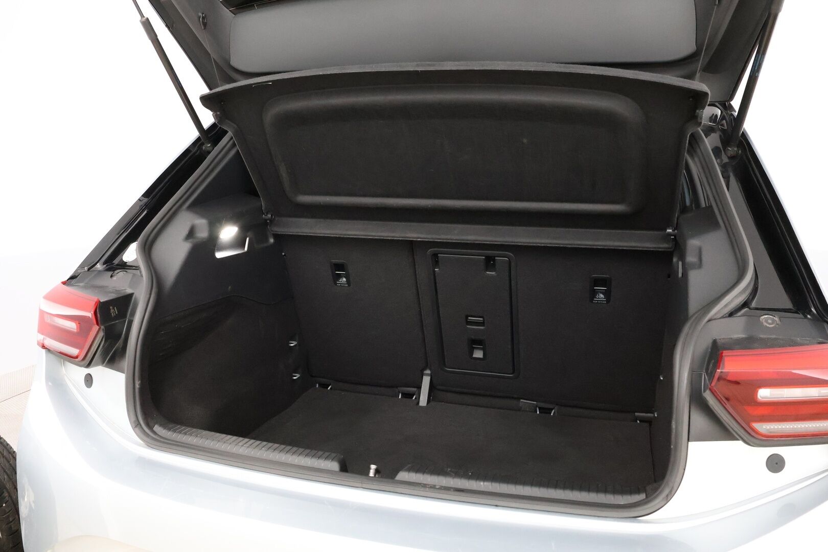 Volkswagen ID.3 2021 Pro Business 107 kW, akku 58 kWh  * Lämpöpumppu / Adapt. Vakkari / Matrix LED/ P.Kamera / KeyLess / Pyöräkoukku! * - Suomiauto / 2x Hyvät Renkaat / Merkkiliikkeessä huollettu! - HULLUT BLACKWEEK JATKOT - KORKOTARJOUS 2,49%