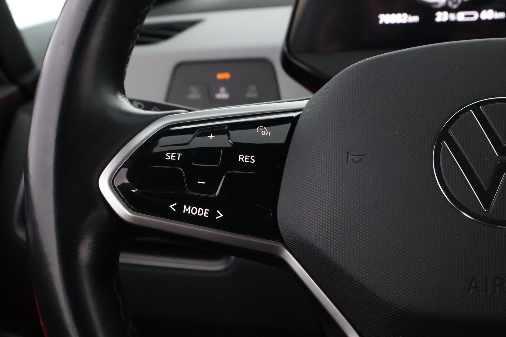 Volkswagen ID.3 2021 Pro Business 107 kW, akku 58 kWh  * Lämpöpumppu / Adapt. Vakkari / Matrix LED/ P.Kamera / KeyLess / Pyöräkoukku! * - Suomiauto / 2x Hyvät Renkaat / Merkkiliikkeessä huollettu! - HULLUT BLACKWEEK JATKOT - KORKOTARJOUS 2,49%