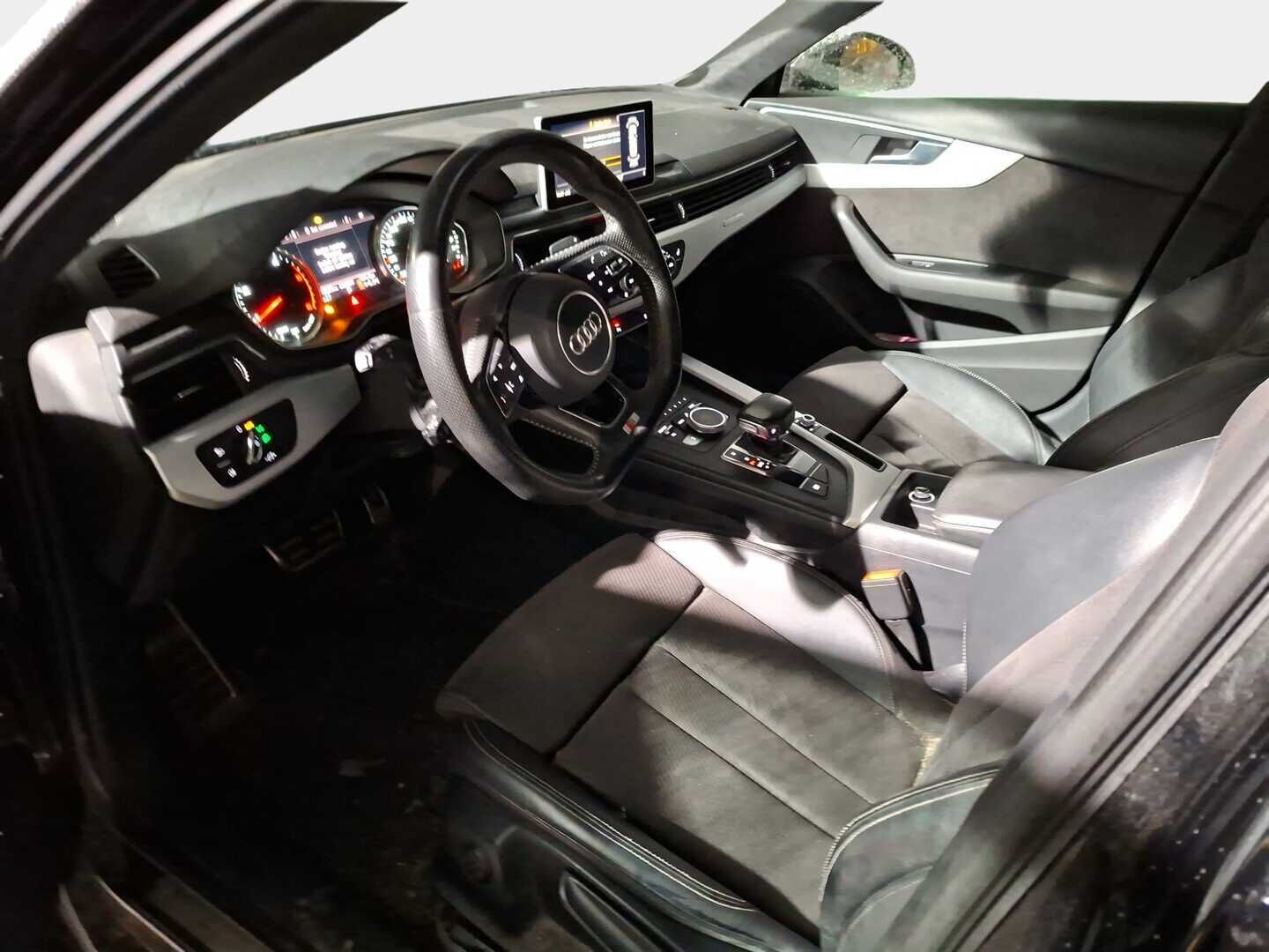 Audi A4 2016 **Tutkat/ Navi/ ACC/ S-line/ Kaistavahti** - Kahdet renkaat, Huolettu, Neliveto, Leimaa 09/26 asti, Huolettu 08/25. - HULLU BLACKWEEK KORKOTARJOUS 2,49%