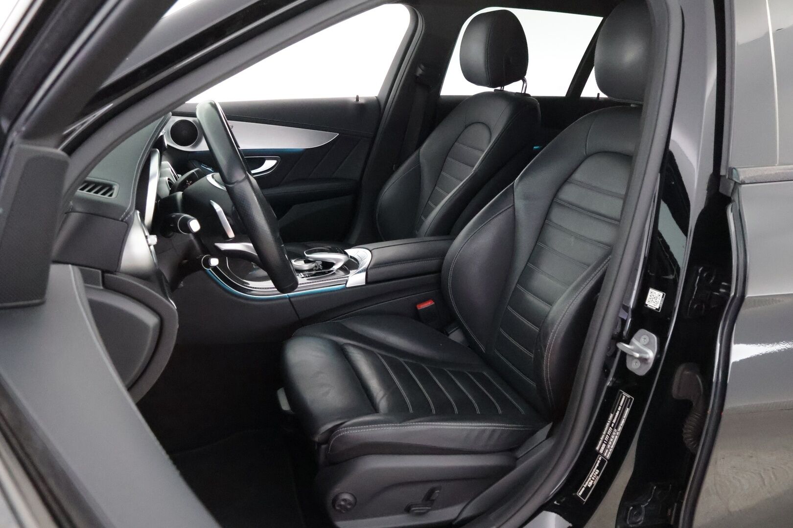 Mercedes-Benz C 2018 220 d T A AMG Premium Edition * Webasto / DTR+Q / Nahkasisusta / HUD / BLIS / Night paketti / Sähköpenkit / Comand Navi - Supervarusteet / Näyttävä / Juuri tullut Tampereelle!