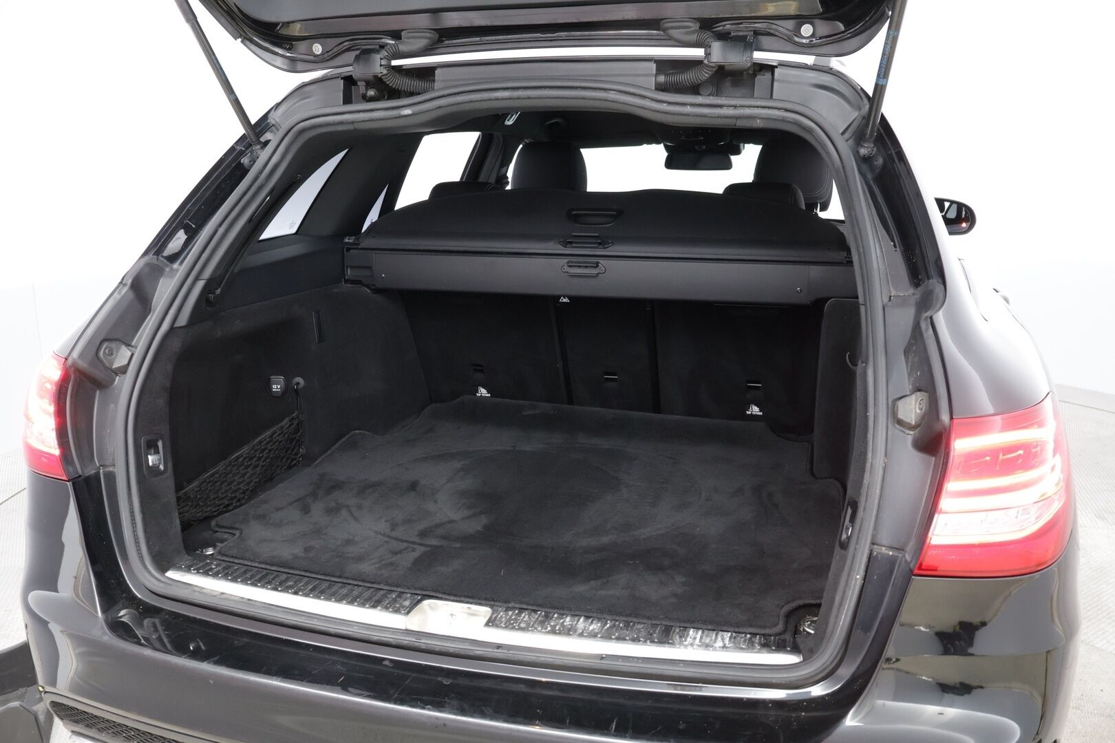 Mercedes-Benz C 2018 220 d T A AMG Premium Edition * Webasto / DTR+Q / Nahkasisusta / HUD / BLIS / Night paketti / Sähköpenkit / Comand Navi - Supervarusteet / Näyttävä / Juuri tullut Tampereelle!