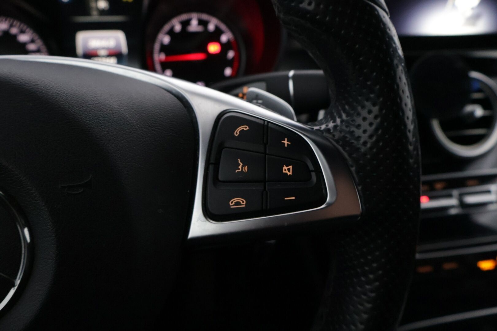 Mercedes-Benz C 2016 180 T A Premium Business AMG *Vakkari / Nahkasisusta / Tutkat / LED / Navi / Bluetooth* - Juuri huollettu ja katsastettu  / Kahdet renkaat vanteilla