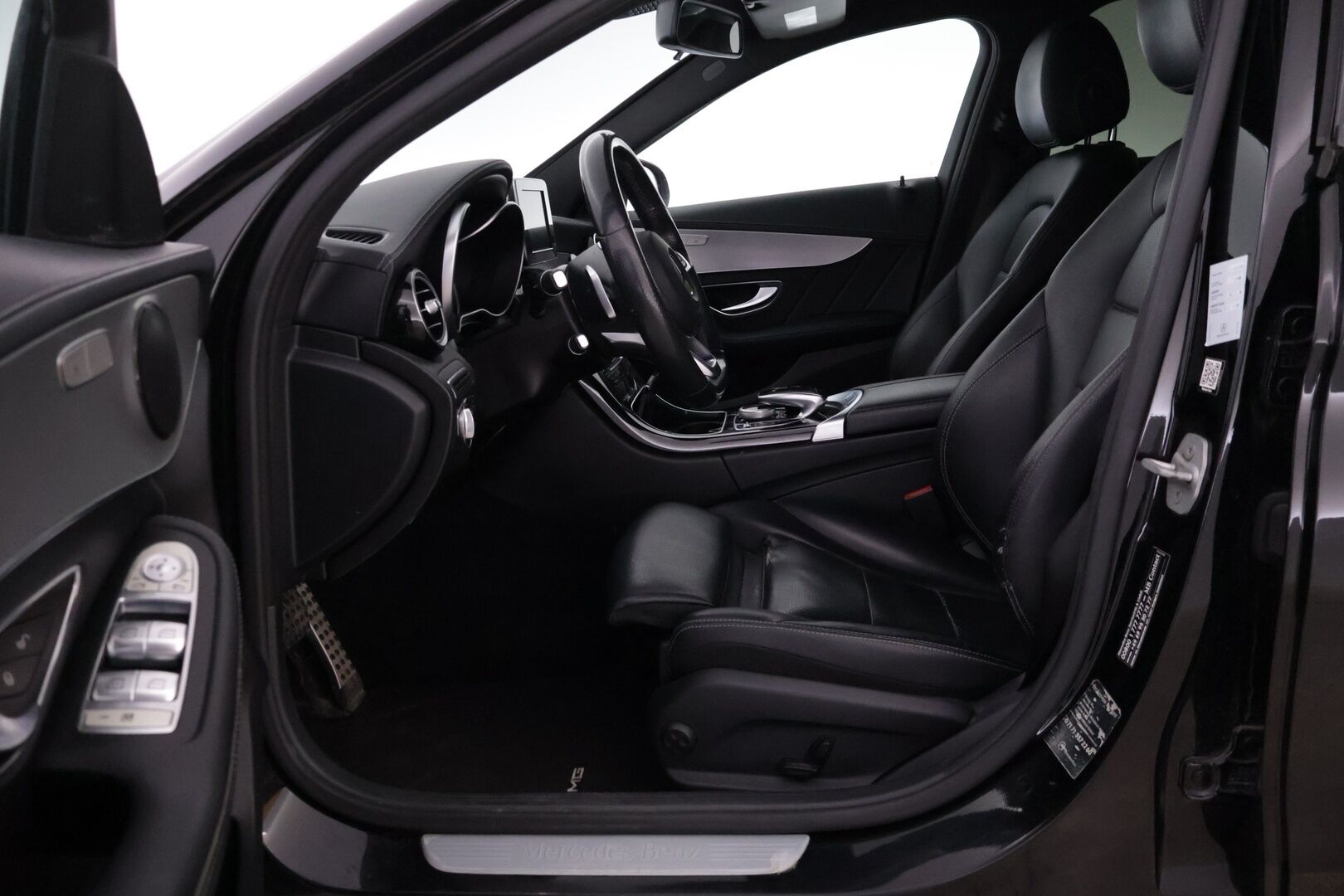 Mercedes-Benz C 2016 180 T A Premium Business AMG *Vakkari / Nahkasisusta / Tutkat / LED / Navi / Bluetooth* - Juuri huollettu ja katsastettu  / Kahdet renkaat vanteilla