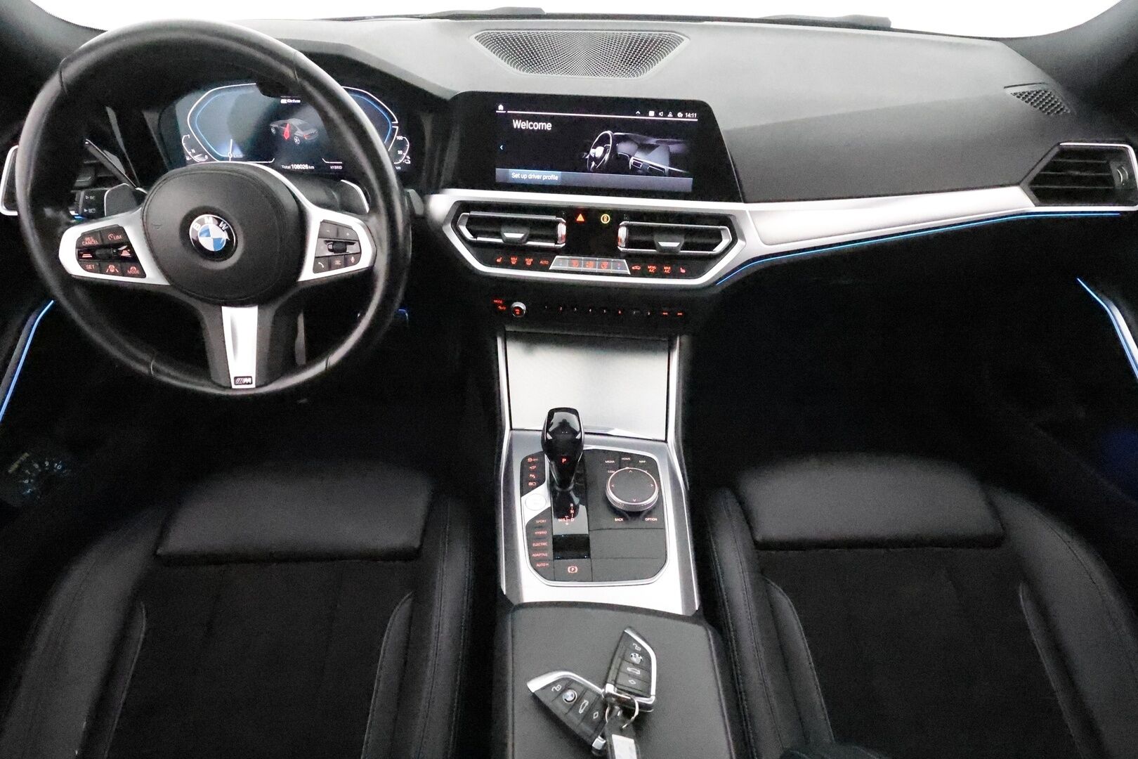 BMW 330 2020 G20 330e M-Sport *ACC / HUD / Laser / Muistipenkki / 360° / Lasikattoluukku / Comfort Access / Hifi / Navi / Koukku* - Adaptiivinen M Sport alusta / Kahdet renkaat aluvanteilla / Huippuvarusteet!