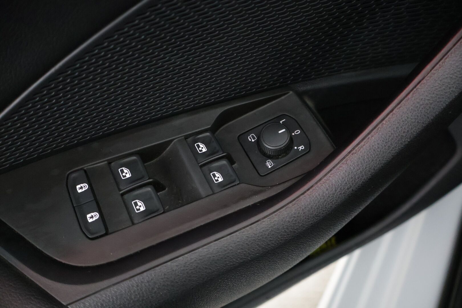 Skoda Octavia 2021 Combi 1,0 TSI Style eTEC DSG Autom. - ACC | Webasto  | Digimittaristo | P.Kamera | Navi | Keyless | Langaton lataus | Ambient | 1.OM Suomi-auto | Koukku | 2x Renkaat