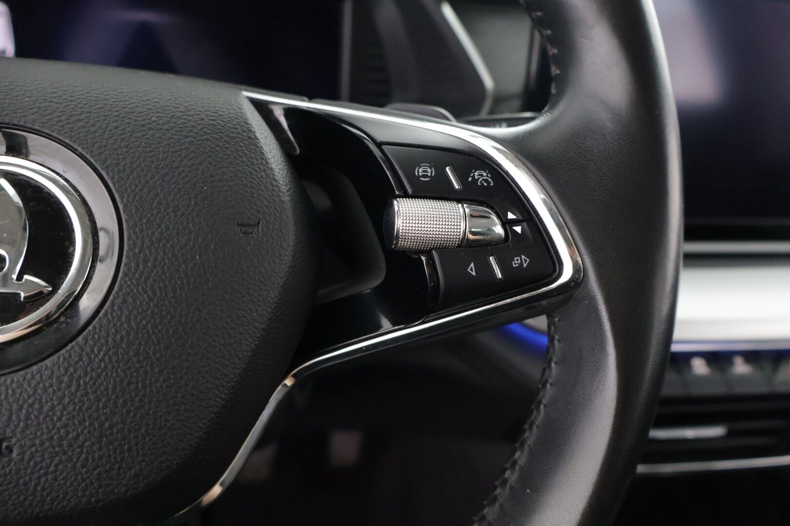 Skoda Octavia 2021 Combi 1,0 TSI Style eTEC DSG Autom. - ACC | Webasto  | Digimittaristo | P.Kamera | Navi | Keyless | Langaton lataus | Ambient | 1.OM Suomi-auto | Koukku | 2x Renkaat