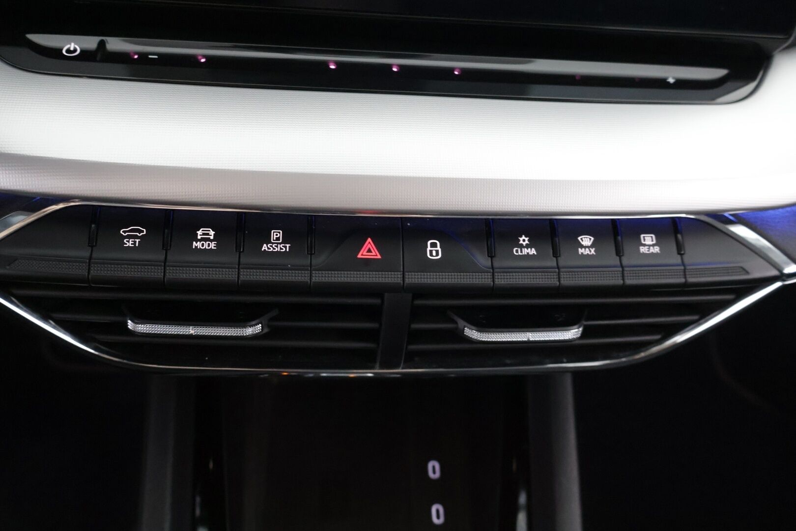 Skoda Octavia 2021 Combi 1,0 TSI Style eTEC DSG Autom. - ACC | Webasto  | Digimittaristo | P.Kamera | Navi | Keyless | Langaton lataus | Ambient | 1.OM Suomi-auto | Koukku | 2x Renkaat