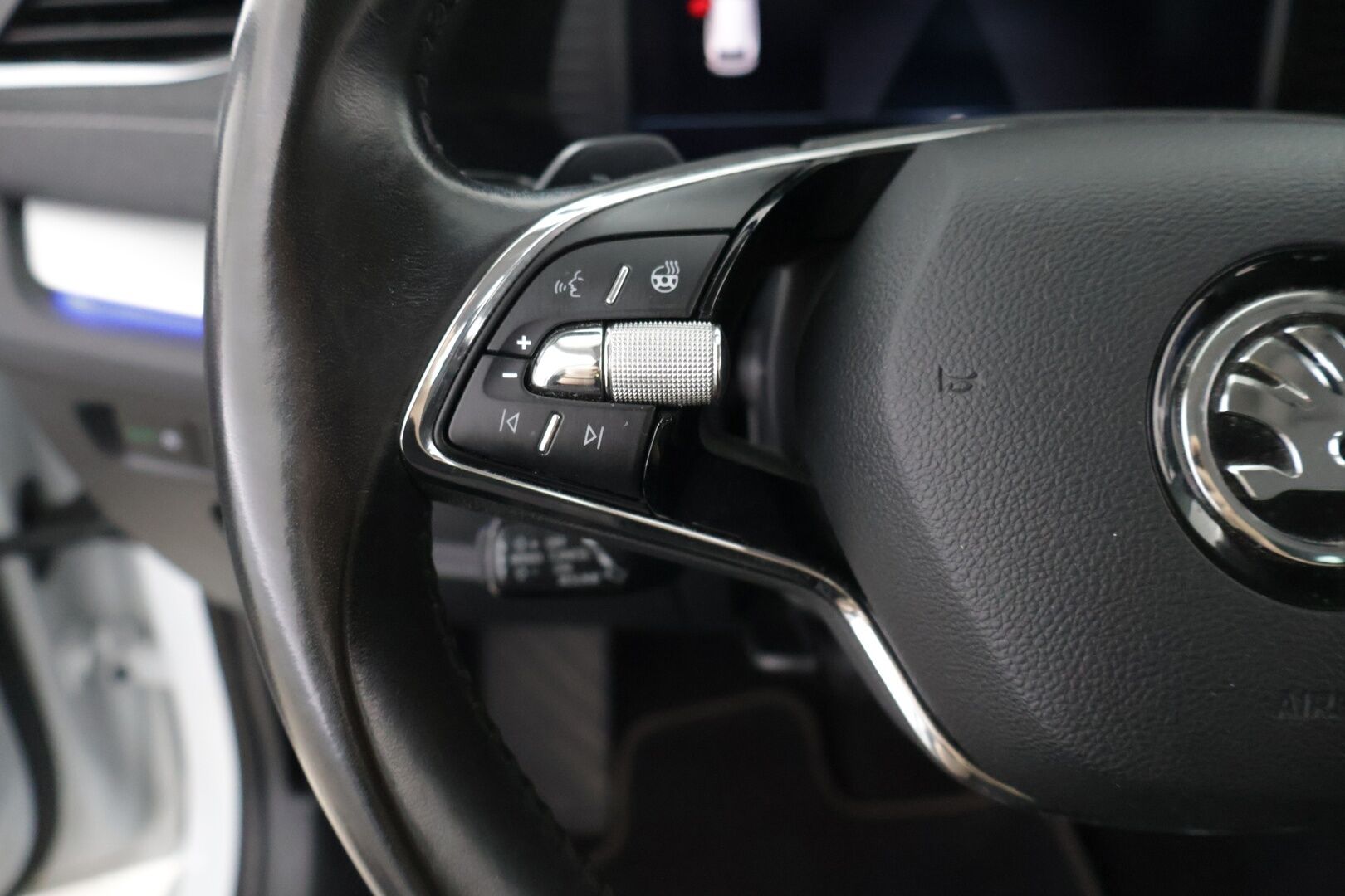 Skoda Octavia 2021 Combi 1,0 TSI Style eTEC DSG Autom. - ACC | Webasto  | Digimittaristo | P.Kamera | Navi | Keyless | Langaton lataus | Ambient | 1.OM Suomi-auto | Koukku | 2x Renkaat