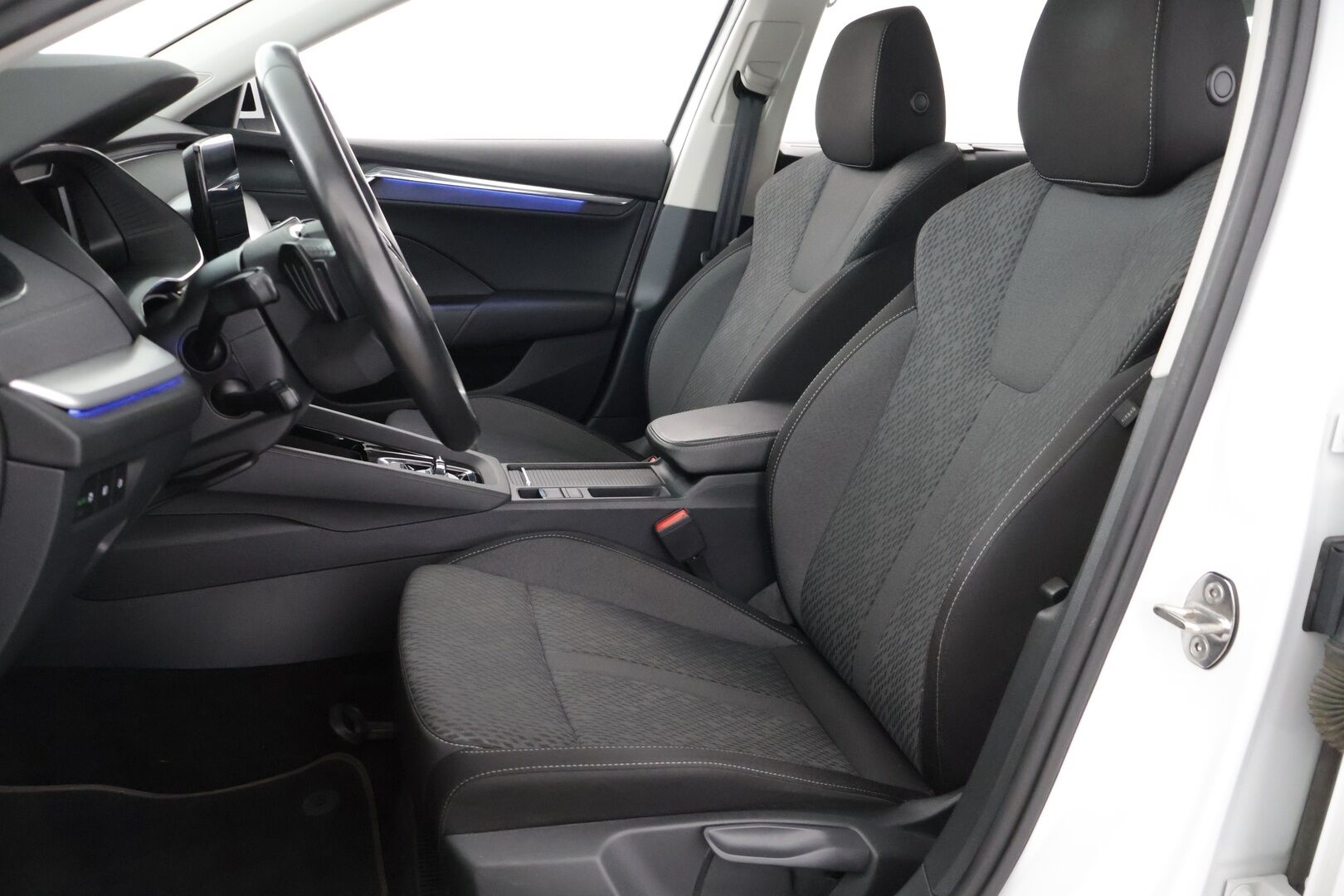 Skoda Octavia 2021 Combi 1,0 TSI Style eTEC DSG Autom. - ACC | Webasto  | Digimittaristo | P.Kamera | Navi | Keyless | Langaton lataus | Ambient | 1.OM Suomi-auto | Koukku | 2x Renkaat