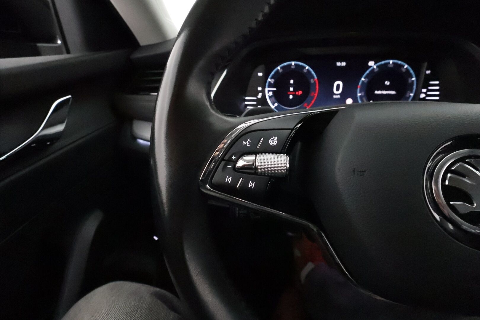 Skoda Octavia 2021 Combi 1,5 TSI Style eTEC DSG **Webasto / Koukku / Adapt.vakkari / Matrix-LED / P.Kamera / Navi / Kaistavahti / Keyless** - 1-om Suomi-auto / Kahdet Renkaat / Merkkihuollettu!