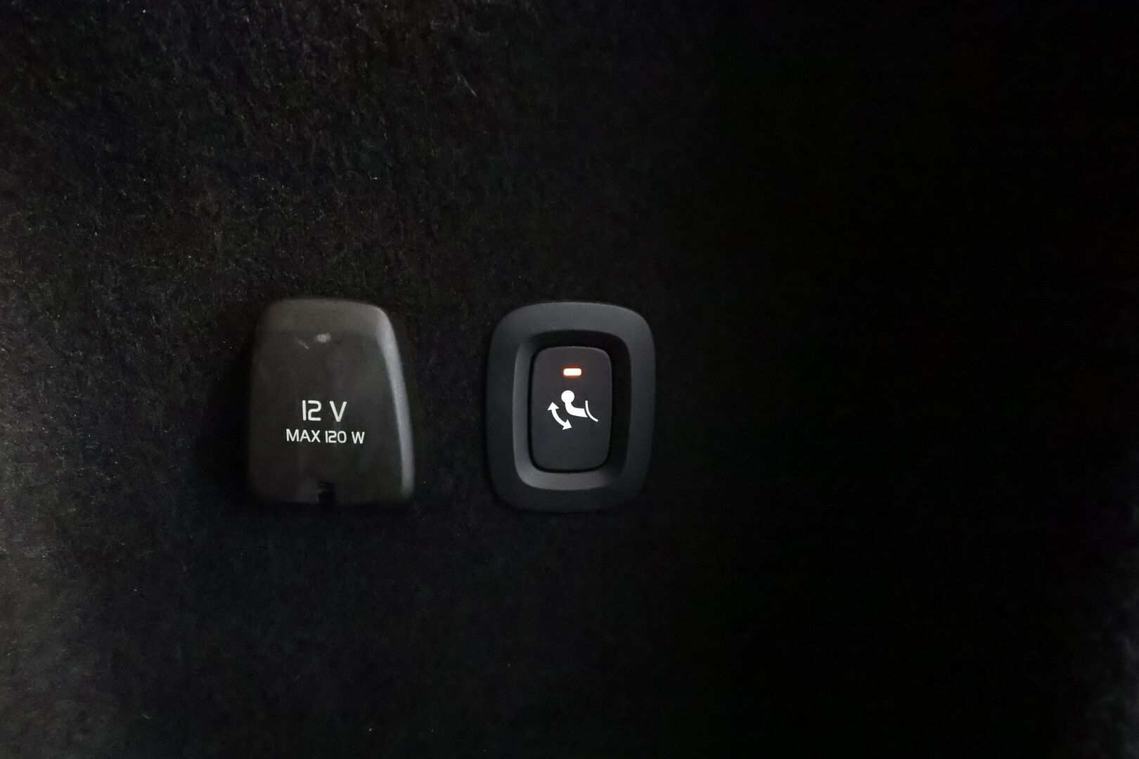 Volvo V60 2022 B4 MHEV Business aut * Webasto / Koukku / ACC / Full-LED / P.kamera / Nahkaverhoilu / Navi / Kaistavahti / Keyless * - Juuri huollettu siistikuntoinen 1-omisteinen Suomiauto hyvillä varusteilla ja kaksilla renkailla!