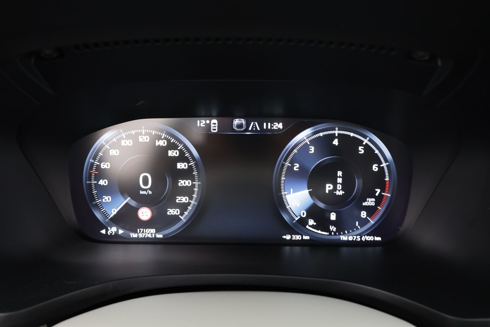 Volvo V60 2022 B4 MHEV Business aut * Webasto / Koukku / ACC / Full-LED / P.kamera / Nahkaverhoilu / Navi / Kaistavahti / Keyless * - Juuri huollettu siistikuntoinen 1-omisteinen Suomiauto hyvillä varusteilla ja kaksilla renkailla!