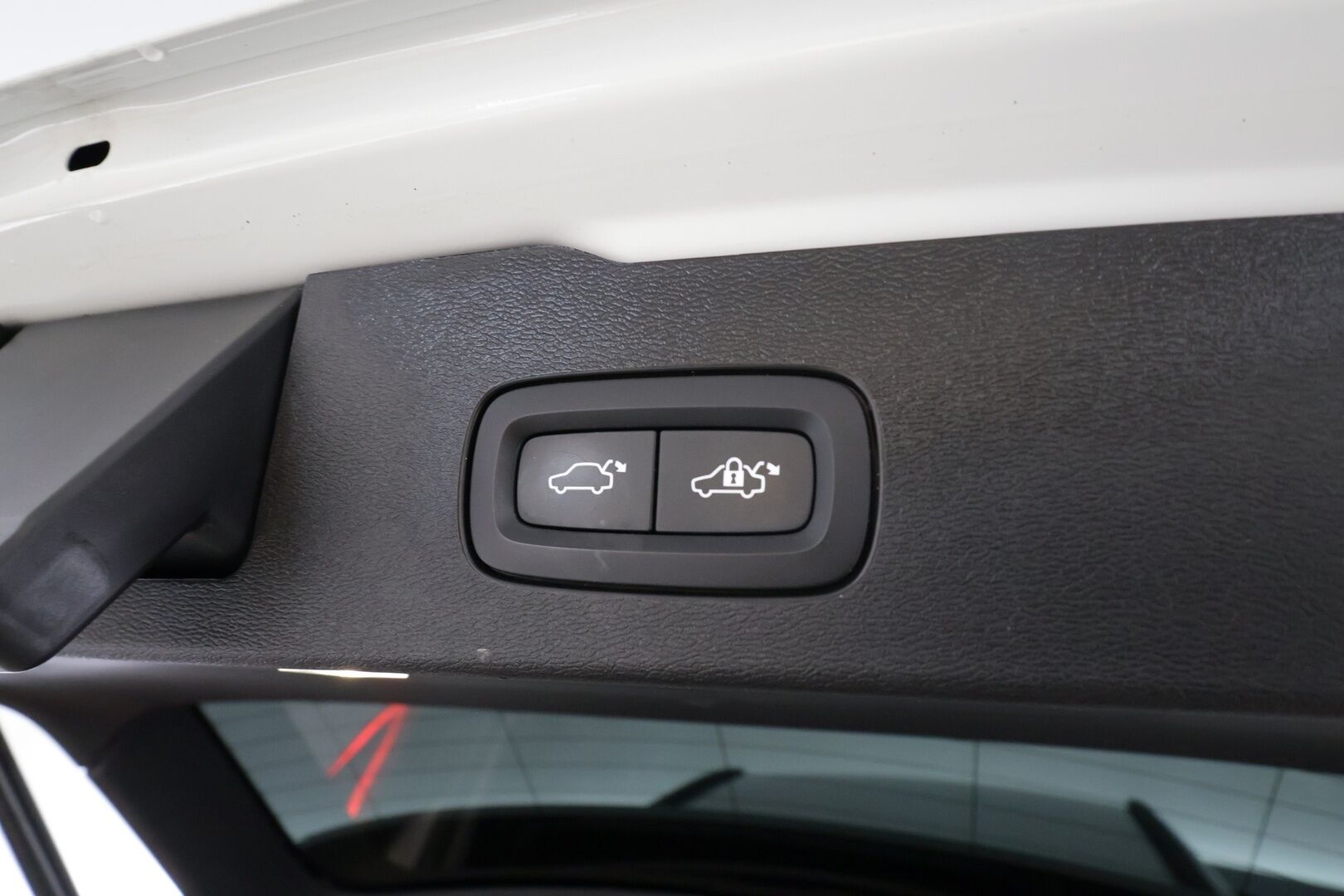 Volvo V60 2022 B4 MHEV Business aut * Webasto / Koukku / ACC / Full-LED / P.kamera / Nahkaverhoilu / Navi / Kaistavahti / Keyless * - Juuri huollettu siistikuntoinen 1-omisteinen Suomiauto hyvillä varusteilla ja kaksilla renkailla!