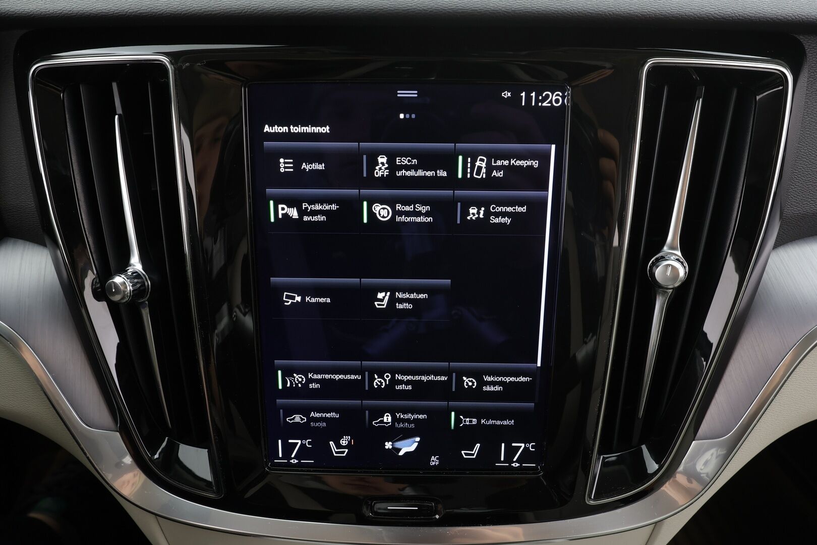 Volvo V60 2022 B4 MHEV Business aut * Webasto / Koukku / ACC / Full-LED / P.kamera / Nahkaverhoilu / Navi / Kaistavahti / Keyless * - Juuri huollettu siistikuntoinen 1-omisteinen Suomiauto hyvillä varusteilla ja kaksilla renkailla!