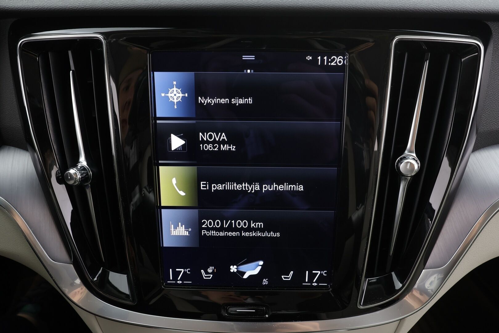 Volvo V60 2022 B4 MHEV Business aut * Webasto / Koukku / ACC / Full-LED / P.kamera / Nahkaverhoilu / Navi / Kaistavahti / Keyless * - Juuri huollettu siistikuntoinen 1-omisteinen Suomiauto hyvillä varusteilla ja kaksilla renkailla!