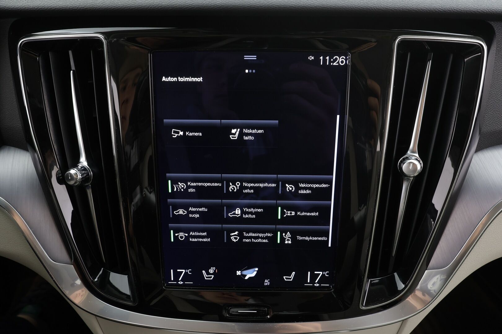 Volvo V60 2022 B4 MHEV Business aut * Webasto / Koukku / ACC / Full-LED / P.kamera / Nahkaverhoilu / Navi / Kaistavahti / Keyless * - Juuri huollettu siistikuntoinen 1-omisteinen Suomiauto hyvillä varusteilla ja kaksilla renkailla!