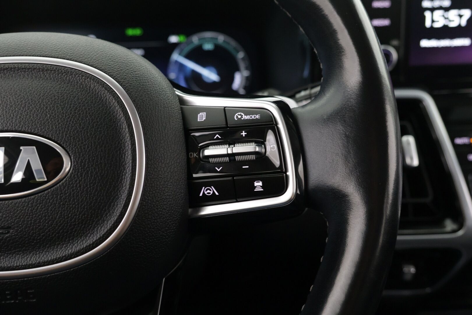 Kia Sorento 2021 1,6 T-GDI Hybrid AWD Business AT 7P - ACC | 7-paikkainen | 1.om Suomi-auto | Nahkaverhoilu | Sähköpenkit | Digimittaristo | P.kamera | Keyless | LED | 2x renkaat aluvantein | Sähkökontti | 