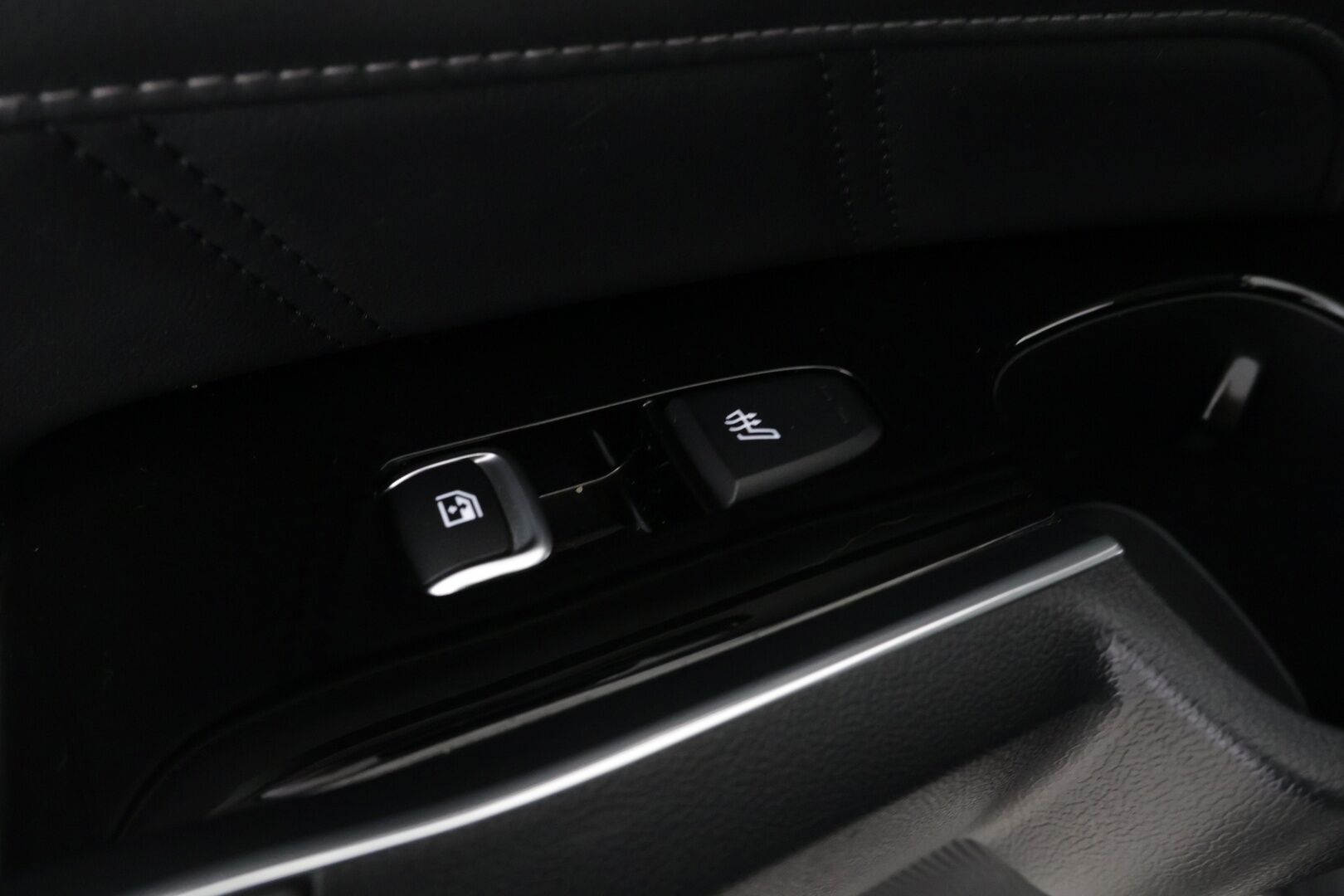 Kia Sorento 2021 1,6 T-GDI Hybrid AWD Business AT 7P - ACC | 7-paikkainen | 1.om Suomi-auto | Nahkaverhoilu | Sähköpenkit | Digimittaristo | P.kamera | Keyless | LED | 2x renkaat aluvantein | Sähkökontti | 