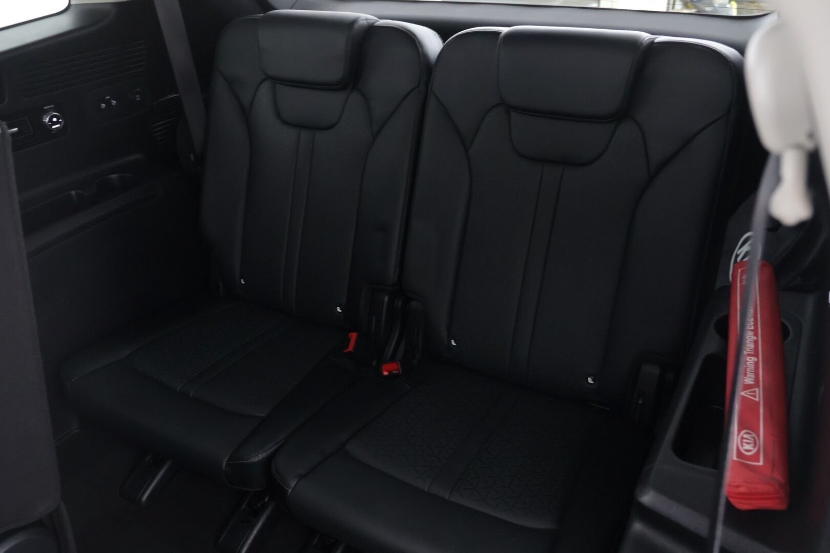 Kia Sorento 2021 1,6 T-GDI Hybrid AWD Business AT 7P - ACC | 7-paikkainen | 1.om Suomi-auto | Nahkaverhoilu | Sähköpenkit | Digimittaristo | P.kamera | Keyless | LED | 2x renkaat aluvantein | Sähkökontti | 