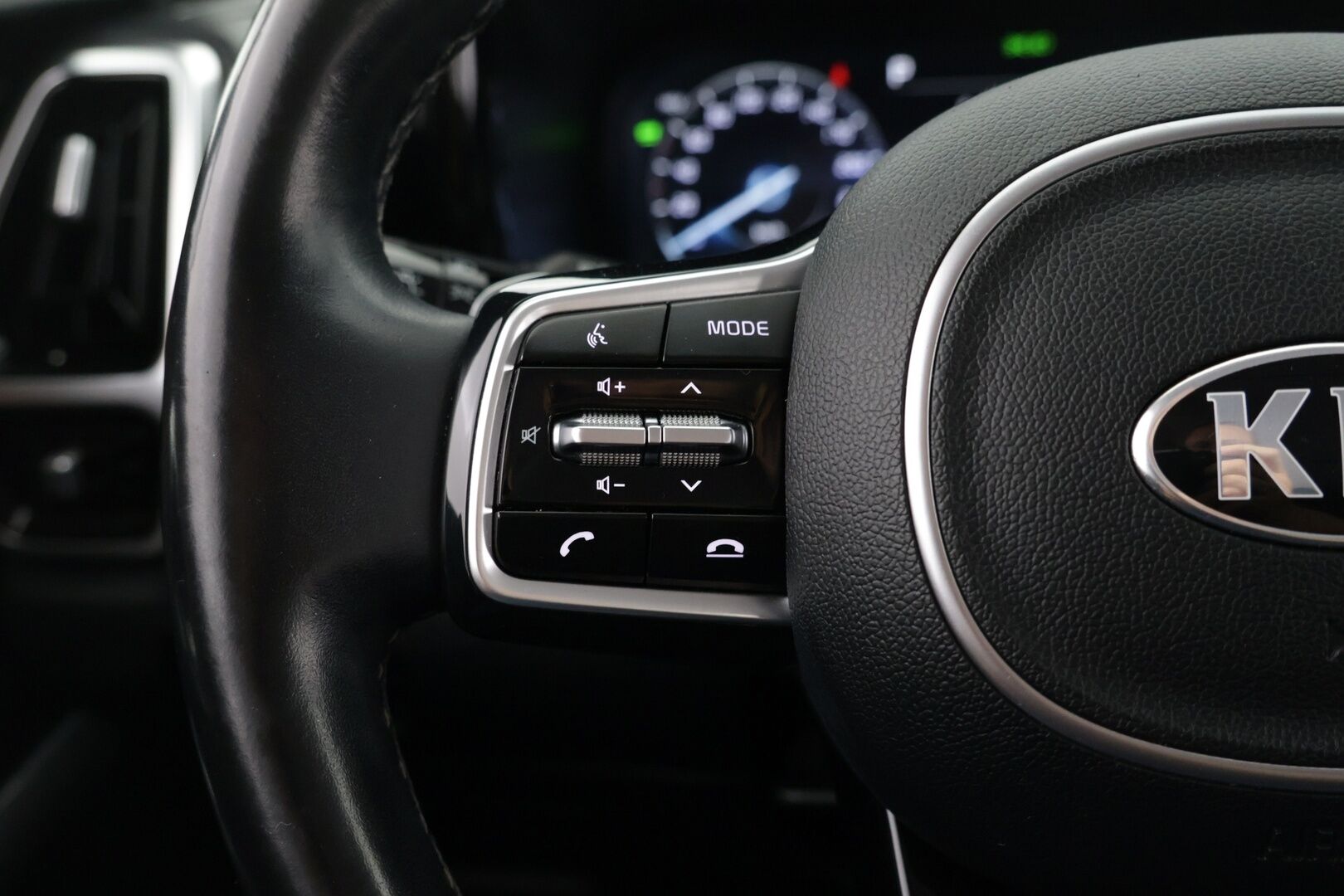Kia Sorento 2021 1,6 T-GDI Hybrid AWD Business AT 7P - ACC | 7-paikkainen | 1.om Suomi-auto | Nahkaverhoilu | Sähköpenkit | Digimittaristo | P.kamera | Keyless | LED | 2x renkaat aluvantein | Sähkökontti | 
