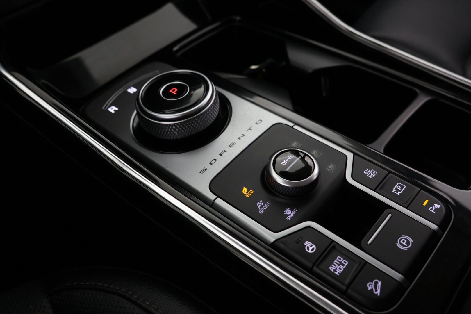 Kia Sorento 2021 1,6 T-GDI Hybrid AWD Business AT 7P - ACC | 7-paikkainen | 1.om Suomi-auto | Nahkaverhoilu | Sähköpenkit | Digimittaristo | P.kamera | Keyless | LED | 2x renkaat aluvantein | Sähkökontti | 