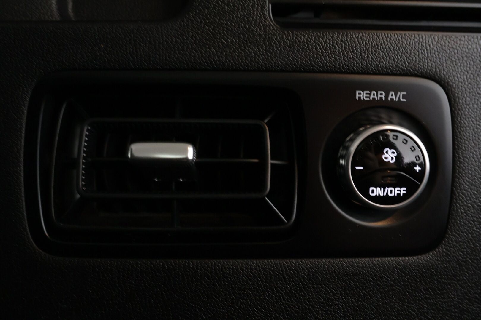 Kia Sorento 2021 1,6 T-GDI Hybrid AWD Business AT 7P - ACC | 7-paikkainen | 1.om Suomi-auto | Nahkaverhoilu | Sähköpenkit | Digimittaristo | P.kamera | Keyless | LED | 2x renkaat aluvantein | Sähkökontti | 