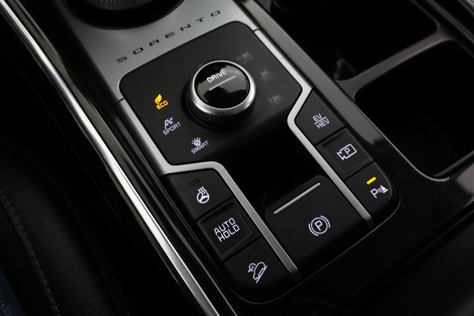 Kia Sorento 2021 1,6 T-GDI Hybrid AWD Business AT 7P - ACC | 7-paikkainen | 1.om Suomi-auto | Nahkaverhoilu | Sähköpenkit | Digimittaristo | P.kamera | Keyless | LED | 2x renkaat aluvantein | Sähkökontti | 