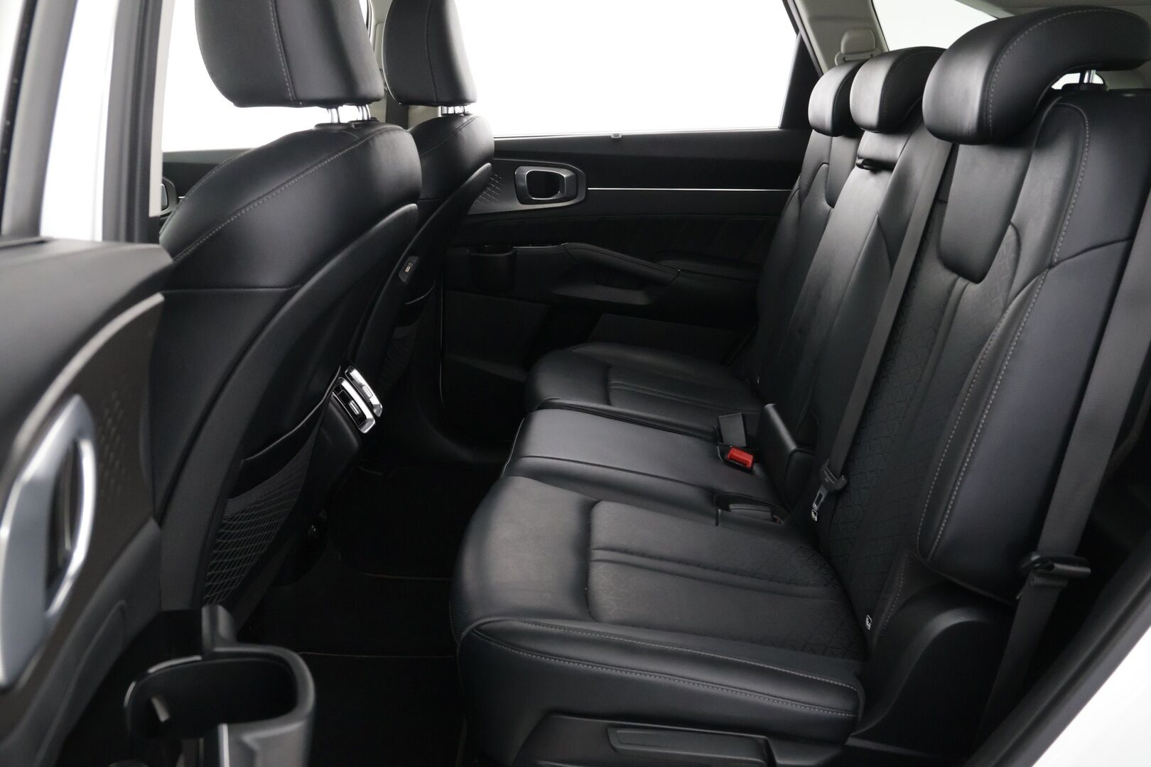 Kia Sorento 2021 1,6 T-GDI Hybrid AWD Business AT 7P - ACC | 7-paikkainen | 1.om Suomi-auto | Nahkaverhoilu | Sähköpenkit | Digimittaristo | P.kamera | Keyless | LED | 2x renkaat aluvantein | Sähkökontti | 
