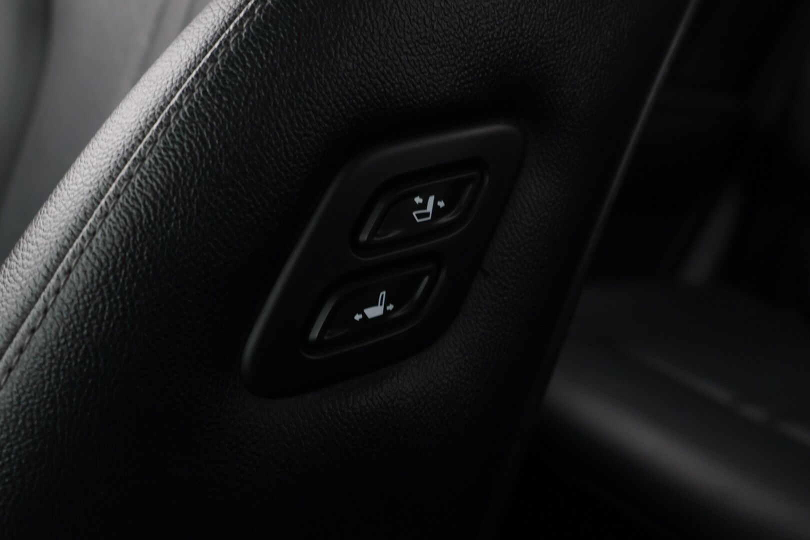 Kia Sorento 2021 1,6 T-GDI Hybrid AWD Business AT 7P - ACC | 7-paikkainen | 1.om Suomi-auto | Nahkaverhoilu | Sähköpenkit | Digimittaristo | P.kamera | Keyless | LED | 2x renkaat aluvantein | Sähkökontti | 