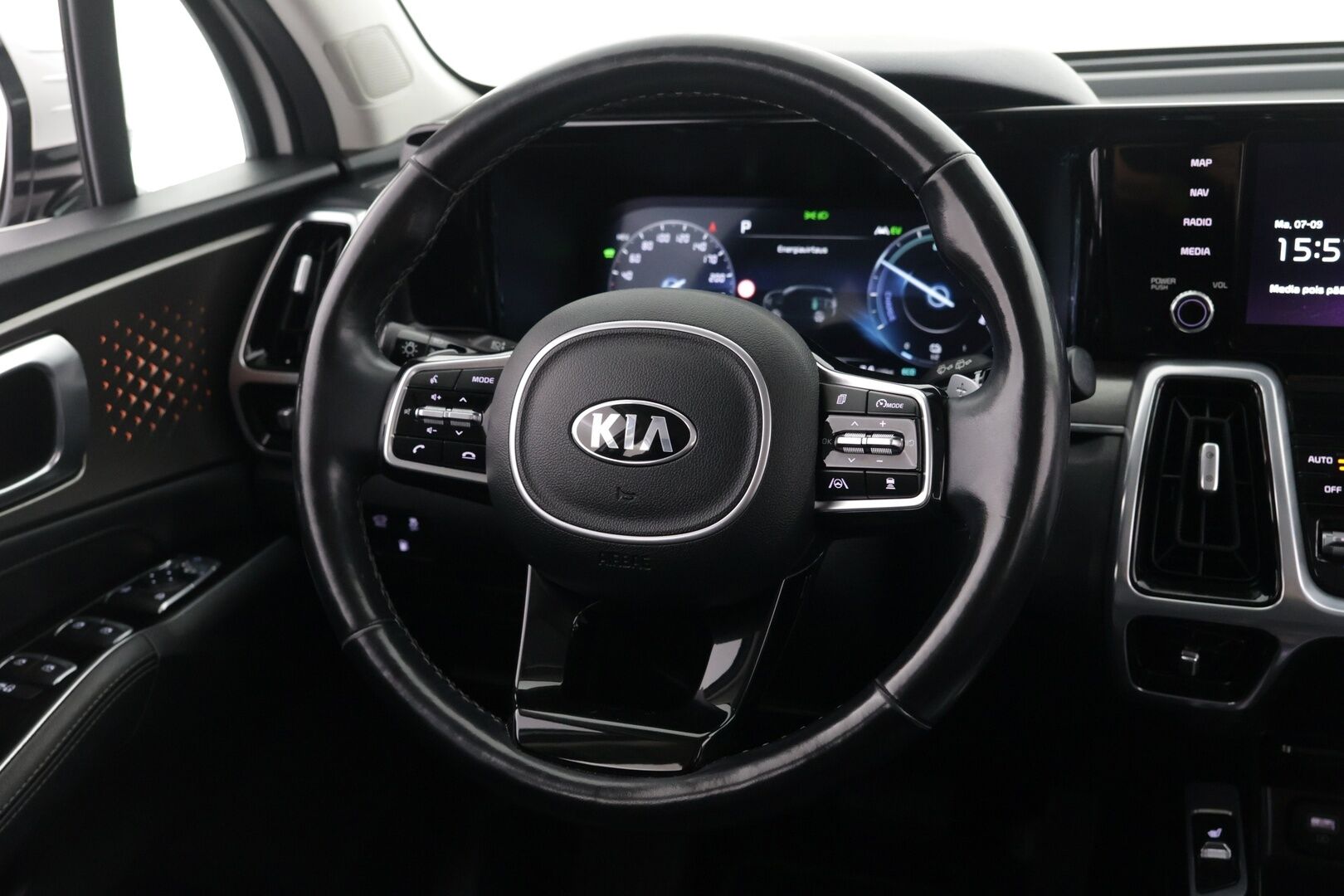 Kia Sorento 2021 1,6 T-GDI Hybrid AWD Business AT 7P - ACC | 7-paikkainen | 1.om Suomi-auto | Nahkaverhoilu | Sähköpenkit | Digimittaristo | P.kamera | Keyless | LED | 2x renkaat aluvantein | Sähkökontti | 