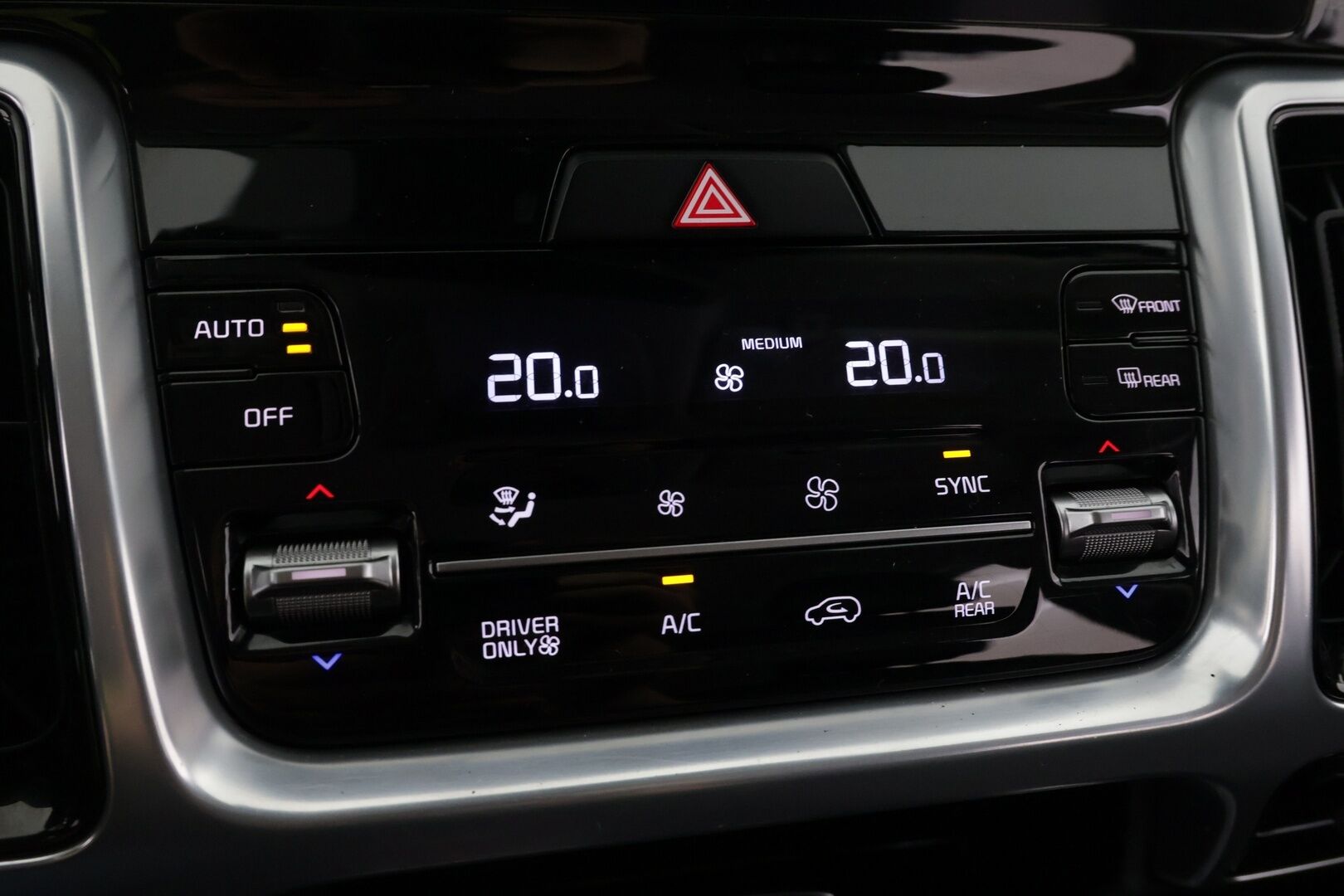 Kia Sorento 2021 1,6 T-GDI Hybrid AWD Business AT 7P - ACC | 7-paikkainen | 1.om Suomi-auto | Nahkaverhoilu | Sähköpenkit | Digimittaristo | P.kamera | Keyless | LED | 2x renkaat aluvantein | Sähkökontti | 