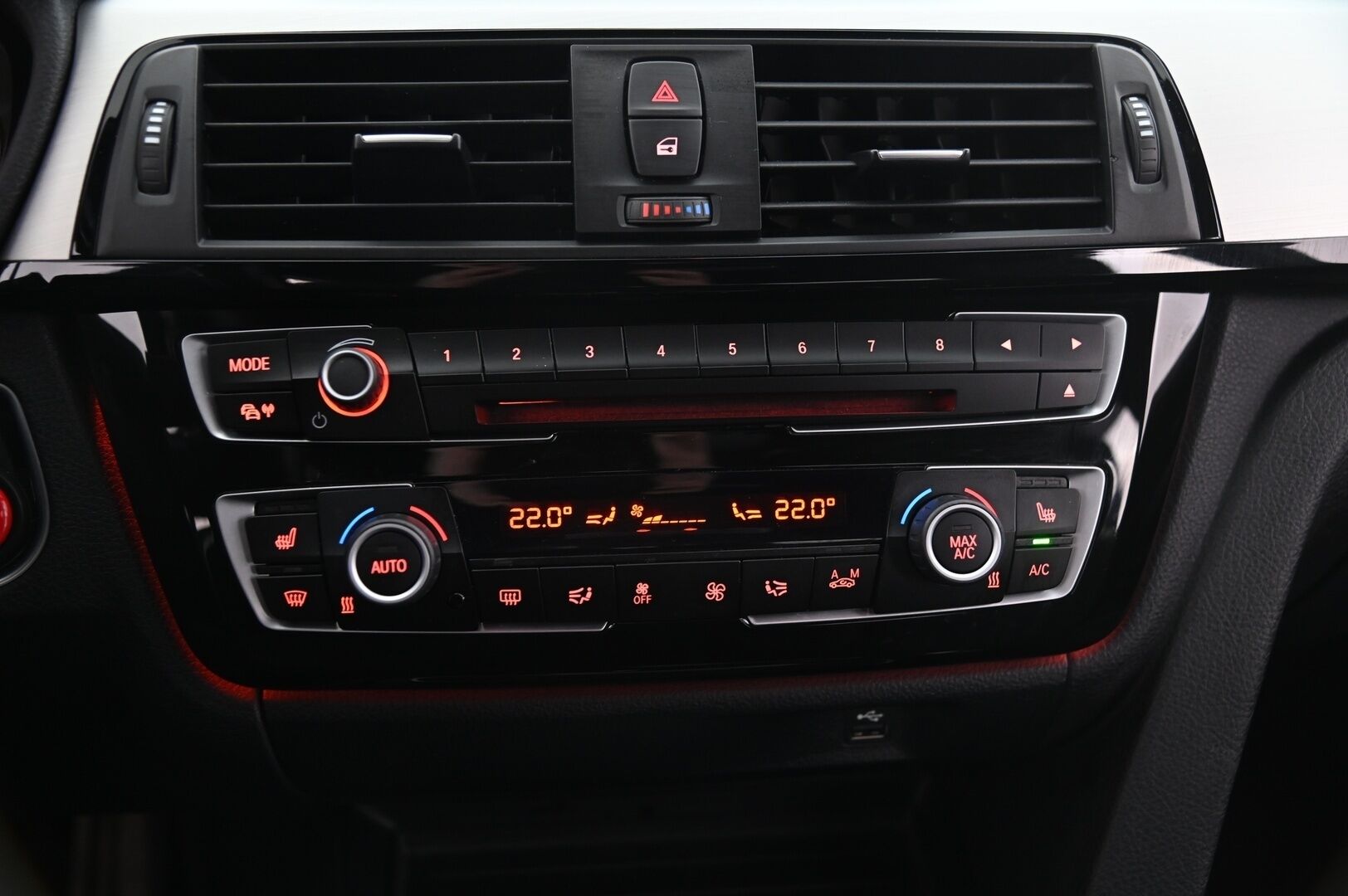 BMW 330 2017 F30 Sedan 330e A Business M-Sport iPerformance**Vossen / Hifit / Proff navi / Shadowline* - *2x renkaat&vanteet*