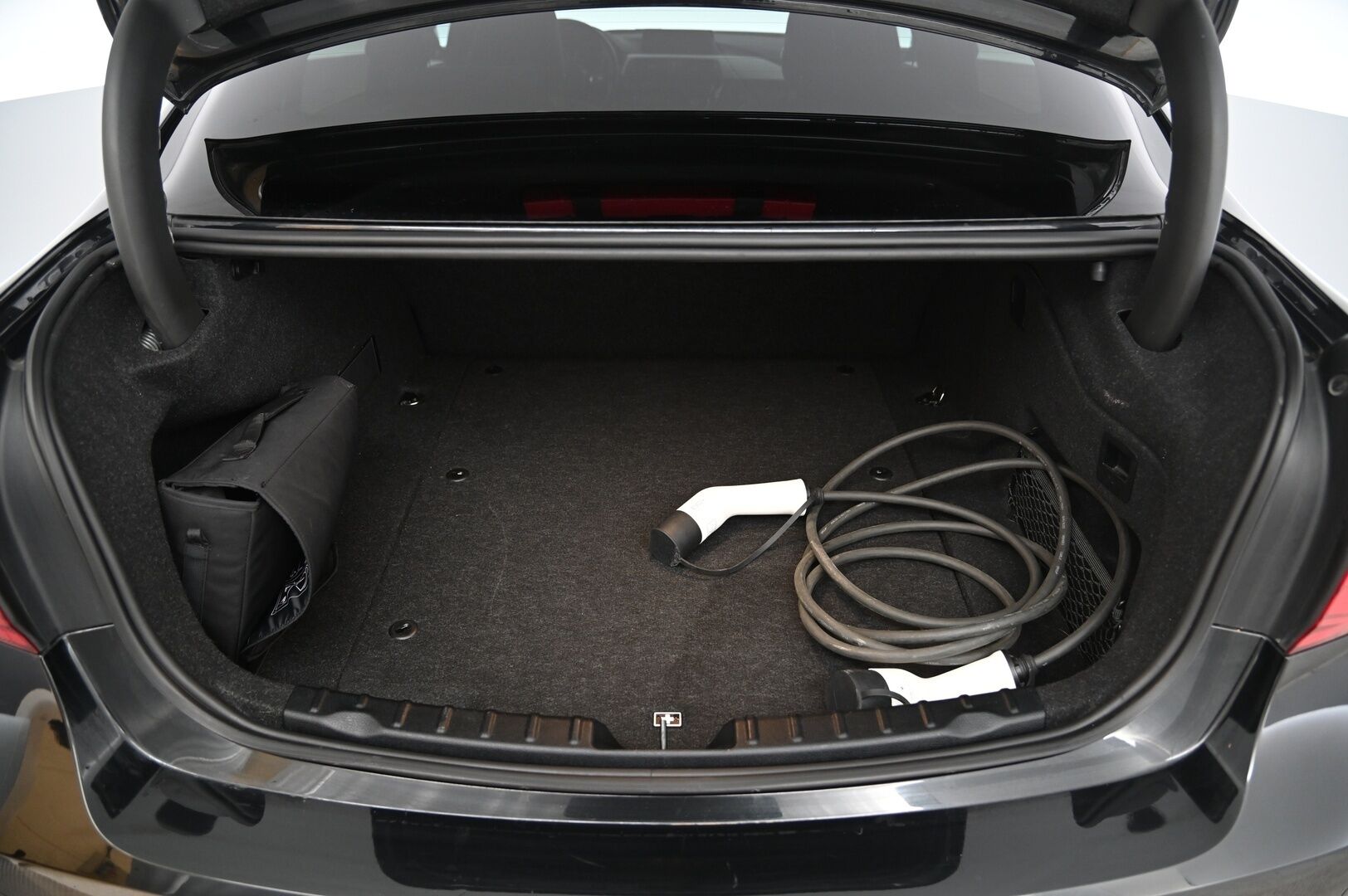 BMW 330 2017 F30 Sedan 330e A Business M-Sport iPerformance**Vossen / Hifit / Proff navi / Shadowline* - *2x renkaat&vanteet*