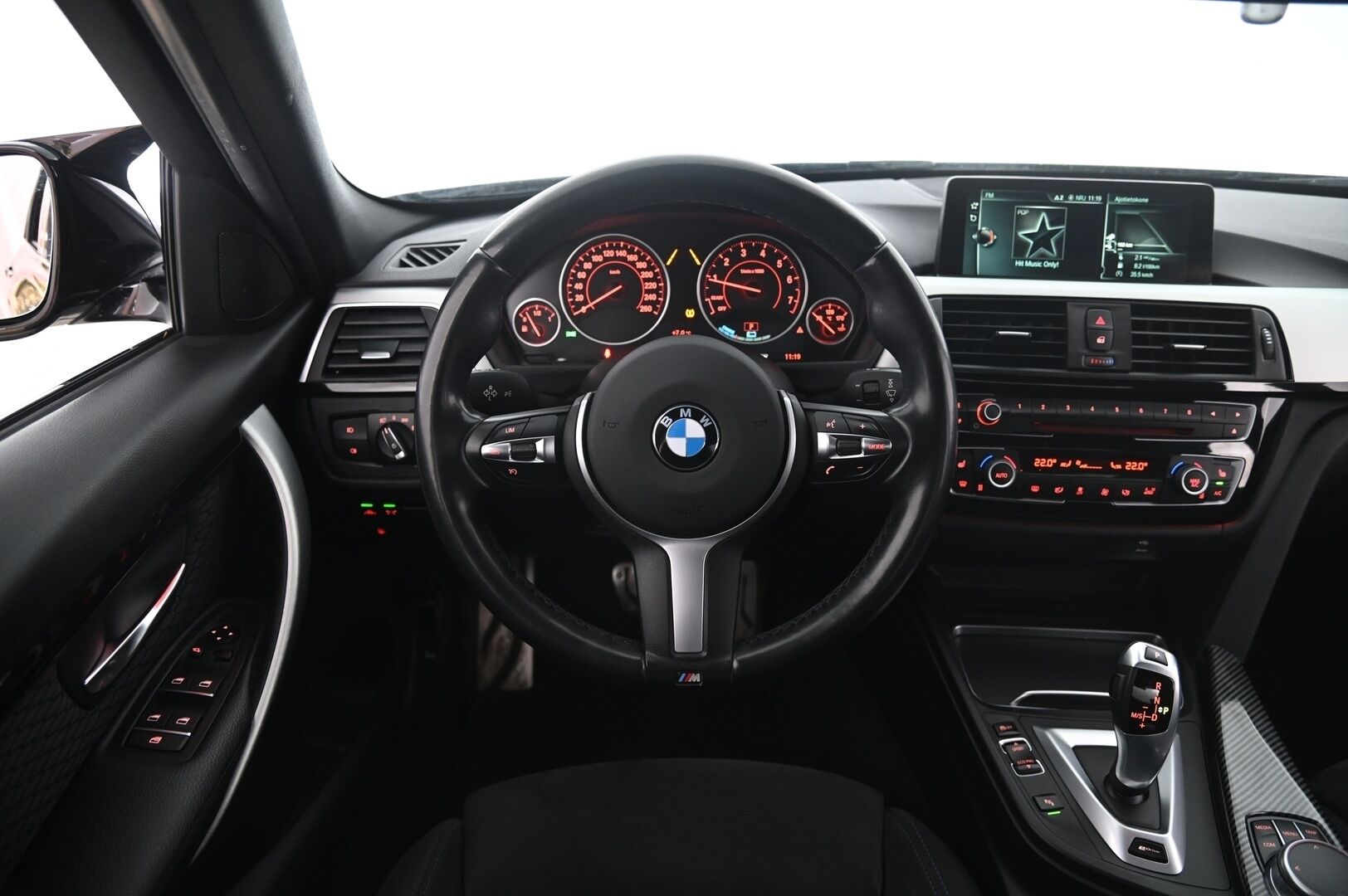 BMW 330 2017 F30 Sedan 330e A Business M-Sport iPerformance**Vossen / Hifit / Proff navi / Shadowline* - *2x renkaat&vanteet*