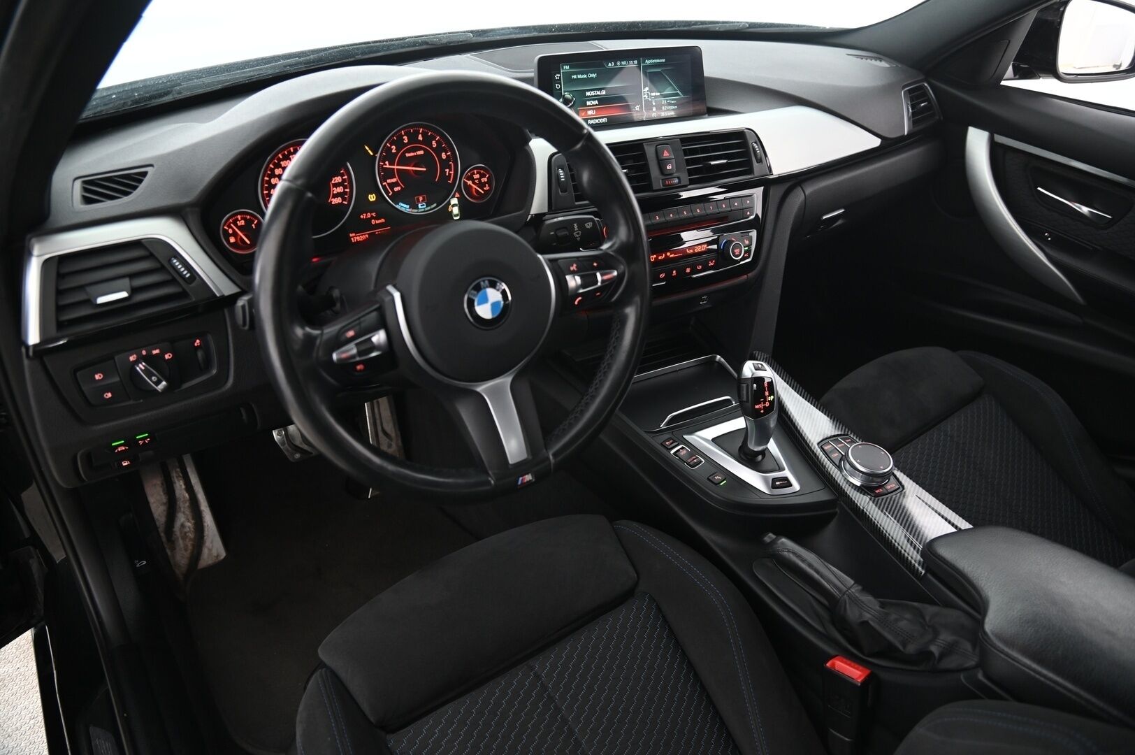 BMW 330 2017 F30 Sedan 330e A Business M-Sport iPerformance**Vossen / Hifit / Proff navi / Shadowline* - *2x renkaat&vanteet*