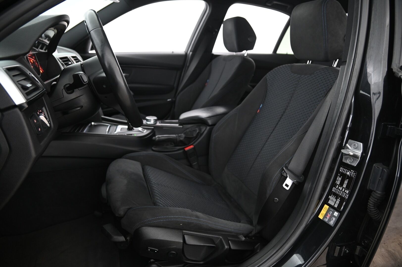 BMW 330 2017 F30 Sedan 330e A Business M-Sport iPerformance**Vossen / Hifit / Proff navi / Shadowline* - *2x renkaat&vanteet*