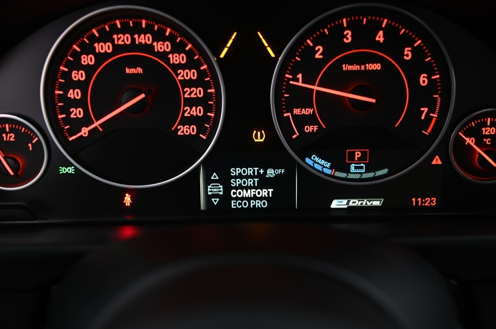 BMW 330 2017 F30 Sedan 330e A Business M-Sport iPerformance**Vossen / Hifit / Proff navi / Shadowline* - *2x renkaat&vanteet*