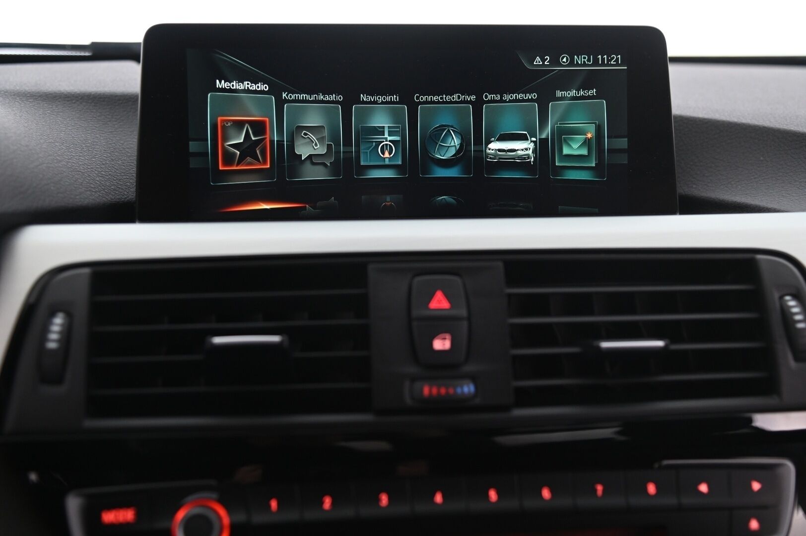 BMW 330 2017 F30 Sedan 330e A Business M-Sport iPerformance**Vossen / Hifit / Proff navi / Shadowline* - *2x renkaat&vanteet*