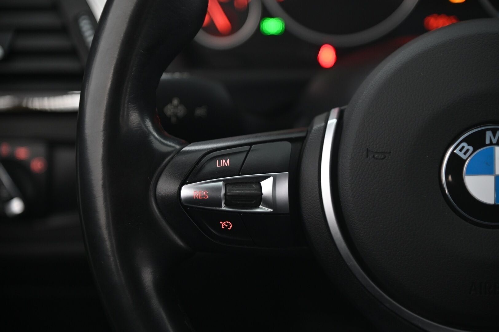 BMW 330 2017 F30 Sedan 330e A Business M-Sport iPerformance**Vossen / Hifit / Proff navi / Shadowline* - *2x renkaat&vanteet*