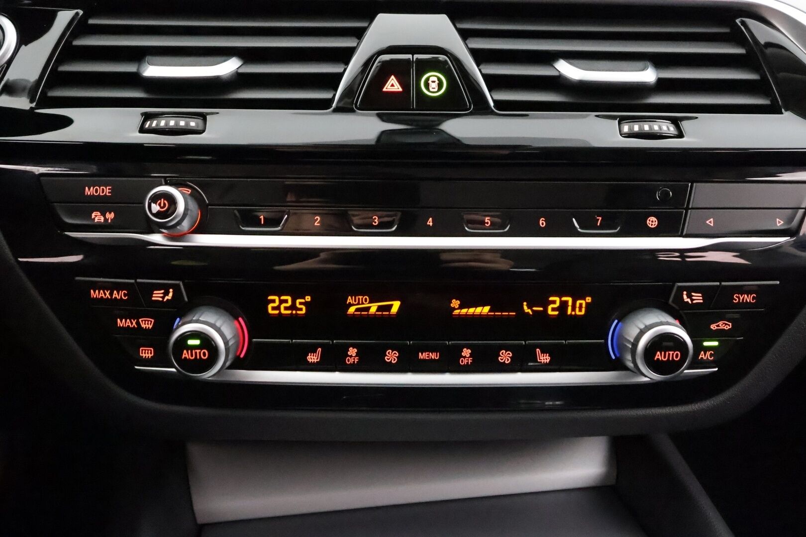 BMW 530 2021 G31 Touring 530e xDrive A Charged Edition * Koukku / Vakkari / P.kamera / Sporttinahat / Navi / LED / Sähköluukku * - 1.Om Suomi-auto / Kahdet renkaat aluvanteilla