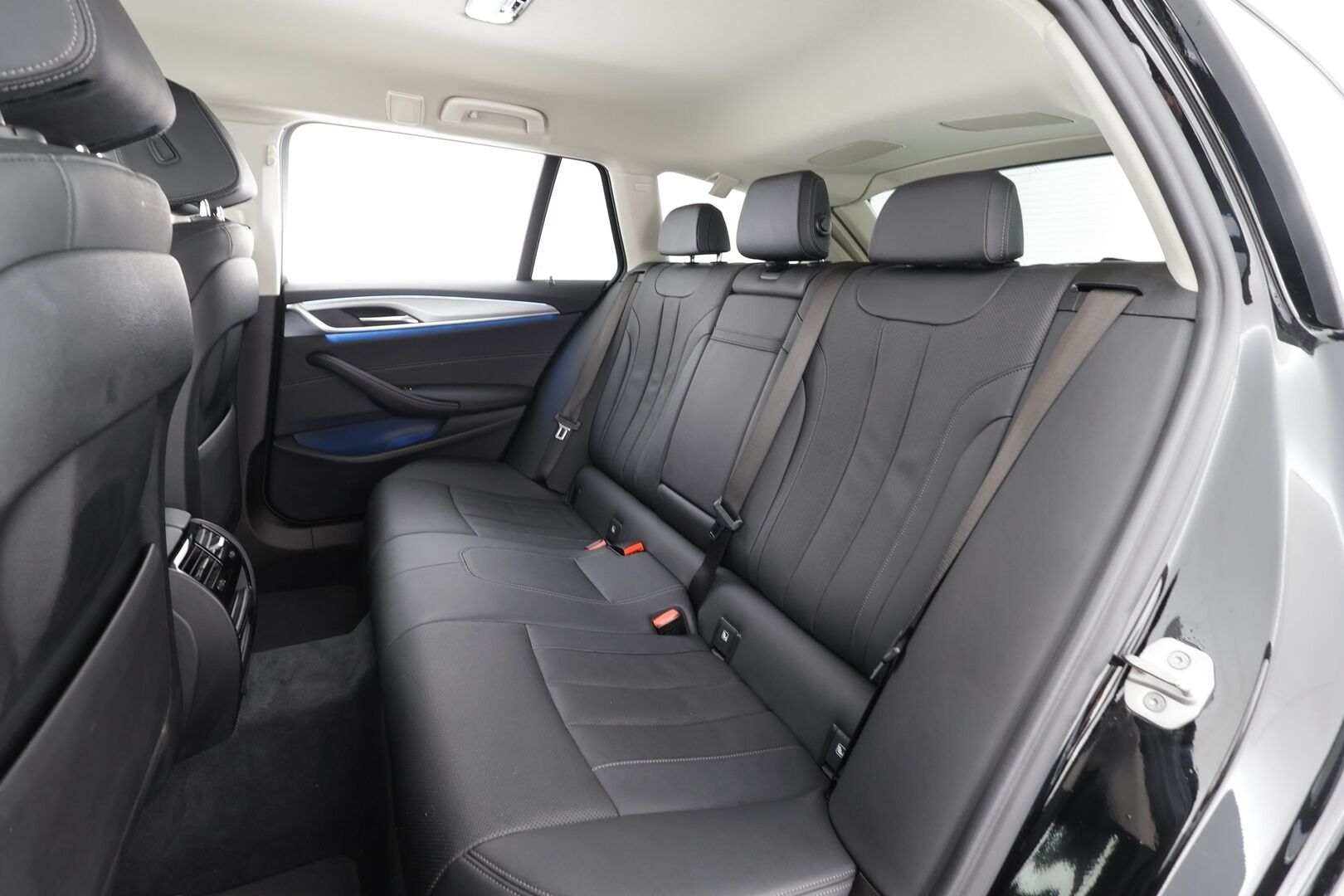 BMW 530 2021 G31 Touring 530e xDrive A Charged Edition * Koukku / Vakkari / P.kamera / Sporttinahat / Navi / LED / Sähköluukku * - 1.Om Suomi-auto / Kahdet renkaat aluvanteilla