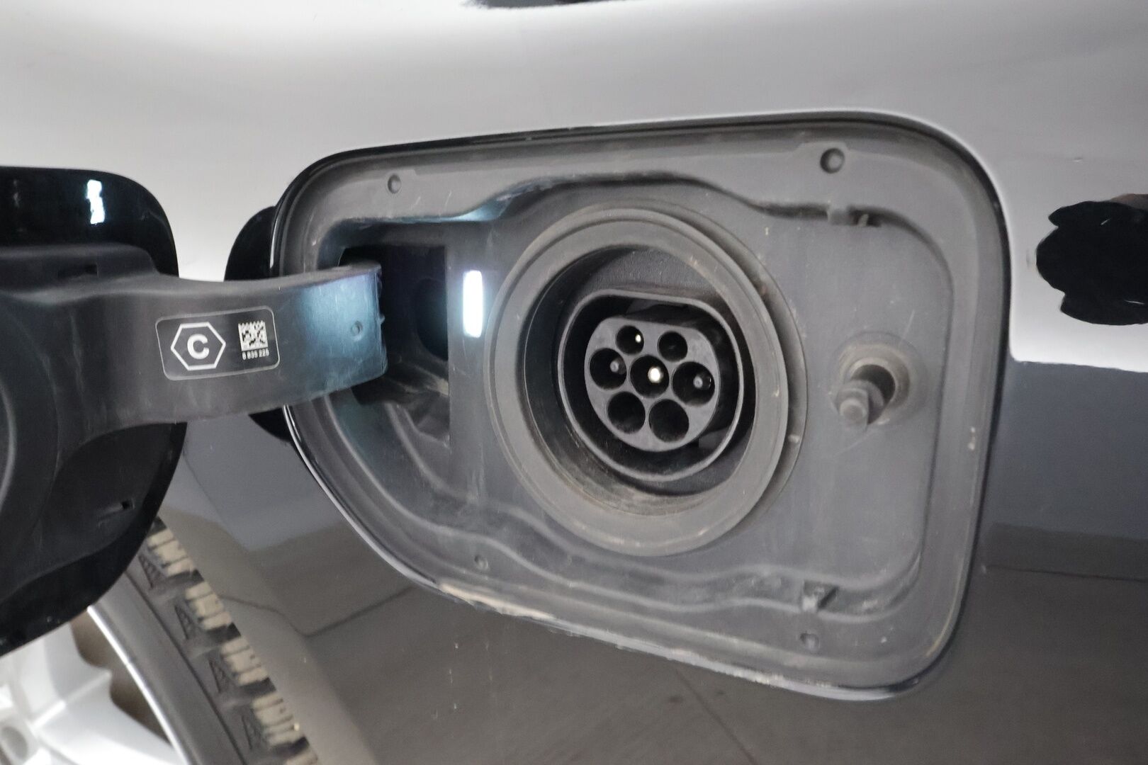 BMW 530 2021 G31 Touring 530e xDrive A Charged Edition * Koukku / Vakkari / P.kamera / Sporttinahat / Navi / LED / Sähköluukku * - 1.Om Suomi-auto / Kahdet renkaat aluvanteilla