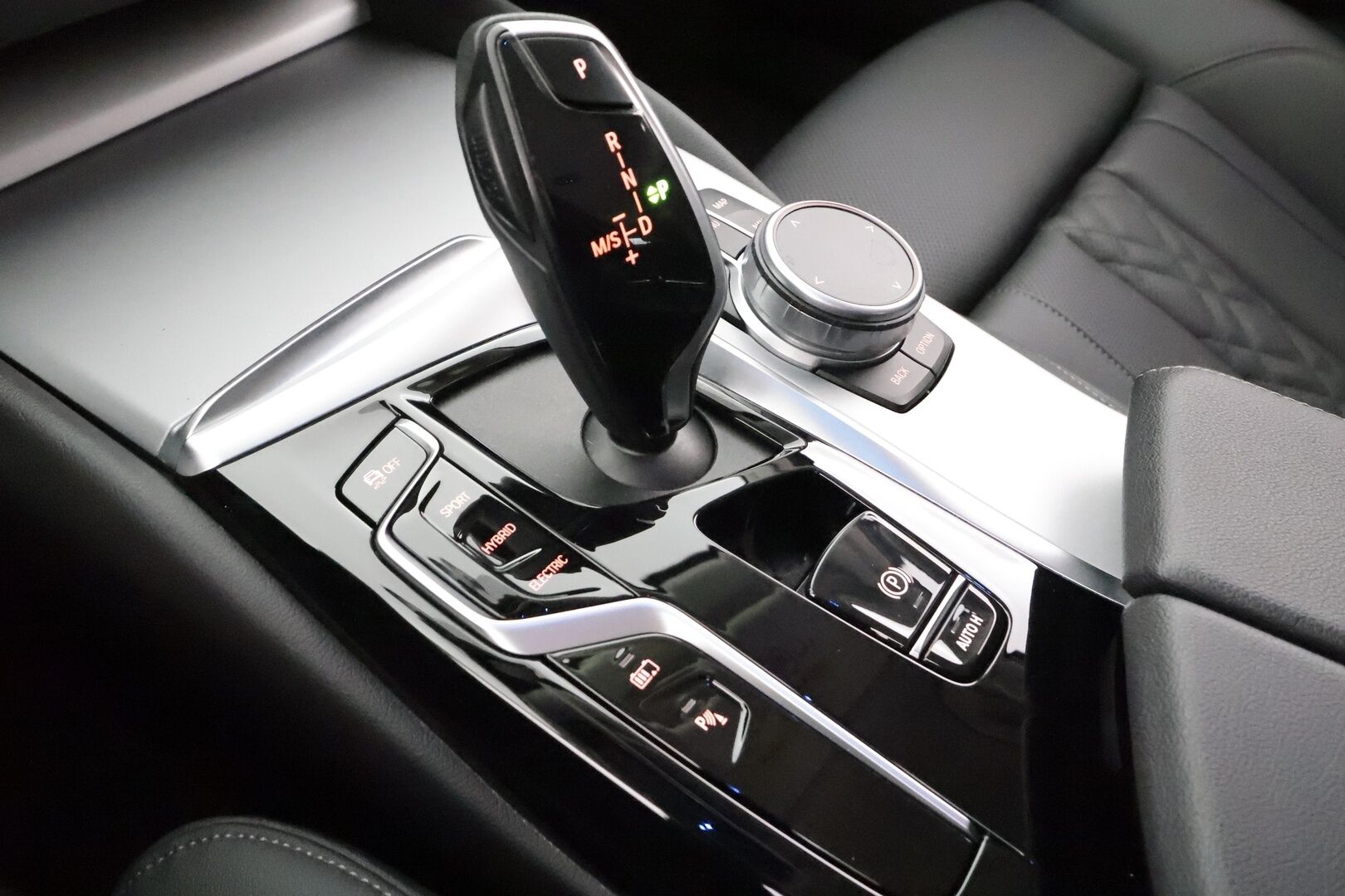 BMW 530 2021 G31 Touring 530e xDrive A Charged Edition * Koukku / Vakkari / P.kamera / Sporttinahat / Navi / LED / Sähköluukku * - 1.Om Suomi-auto / Kahdet renkaat aluvanteilla