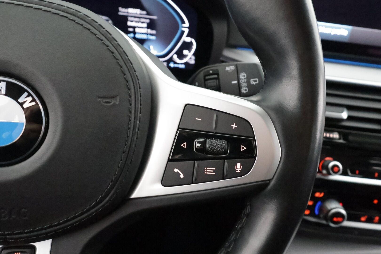 BMW 530 2021 G31 Touring 530e xDrive A Charged Edition * Koukku / Vakkari / P.kamera / Sporttinahat / Navi / LED / Sähköluukku * - 1.Om Suomi-auto / Kahdet renkaat aluvanteilla