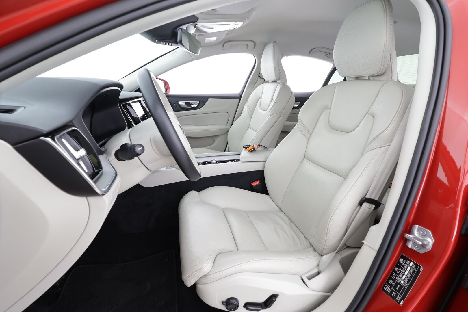 Volvo S60 2021 B5 MHEV Business Inscription aut * Webasto / ACC / Full-LED / P.Kamera / Sportpenkki Muistilla / Navi / Kaistavahti * - 1-om Suomi-auto / Kahdet renkaat / Merkkihuollettu!