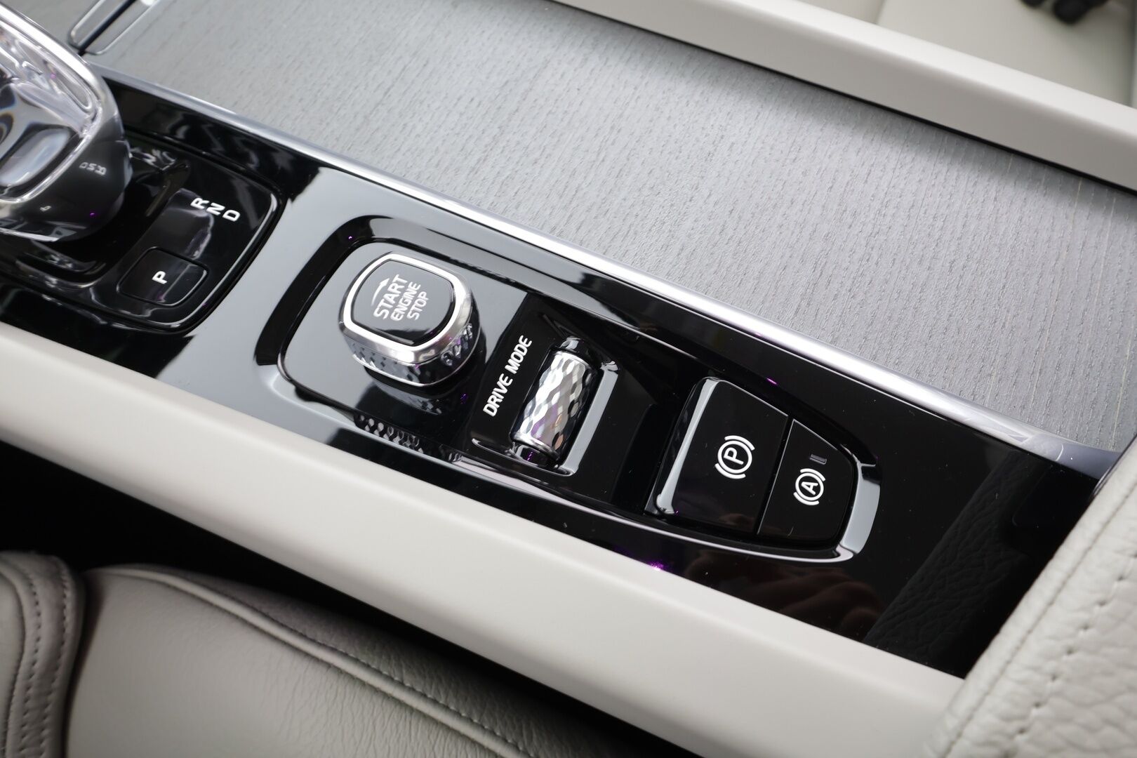 Volvo S60 2021 B5 MHEV Business Inscription aut * Webasto / ACC / Full-LED / P.Kamera / Sportpenkki Muistilla / Navi / Kaistavahti * - 1-om Suomi-auto / Kahdet renkaat / Merkkihuollettu!