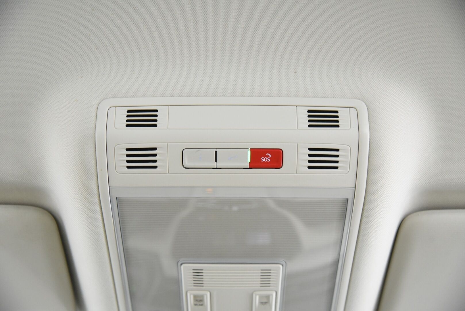 Volkswagen Passat 2018 Variant GTE Plug-In Hybrid 160 kW DSG-aut. / ACC / Dynamic LED / Webasto / P-kamera / Koukku / Ambiente / Nappanahat / - Merkkiliikkeen huoltohistoria / Vaaleat täysnahat / Sähkökontti / Huippu varusteltu! 