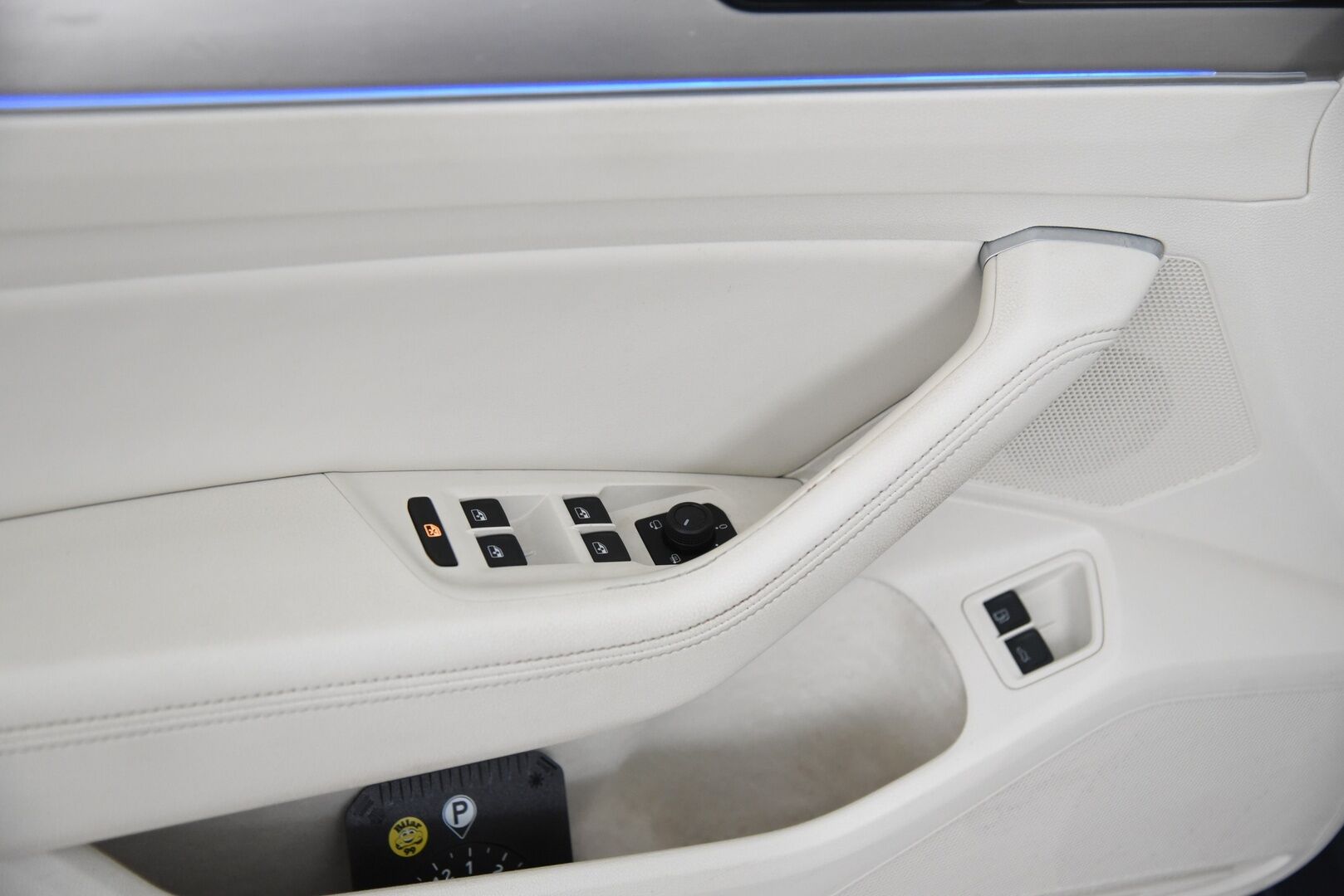 Volkswagen Passat 2018 Variant GTE Plug-In Hybrid 160 kW DSG-aut. / ACC / Dynamic LED / Webasto / P-kamera / Koukku / Ambiente / Nappanahat / - Merkkiliikkeen huoltohistoria / Vaaleat täysnahat / Sähkökontti / Huippu varusteltu! 