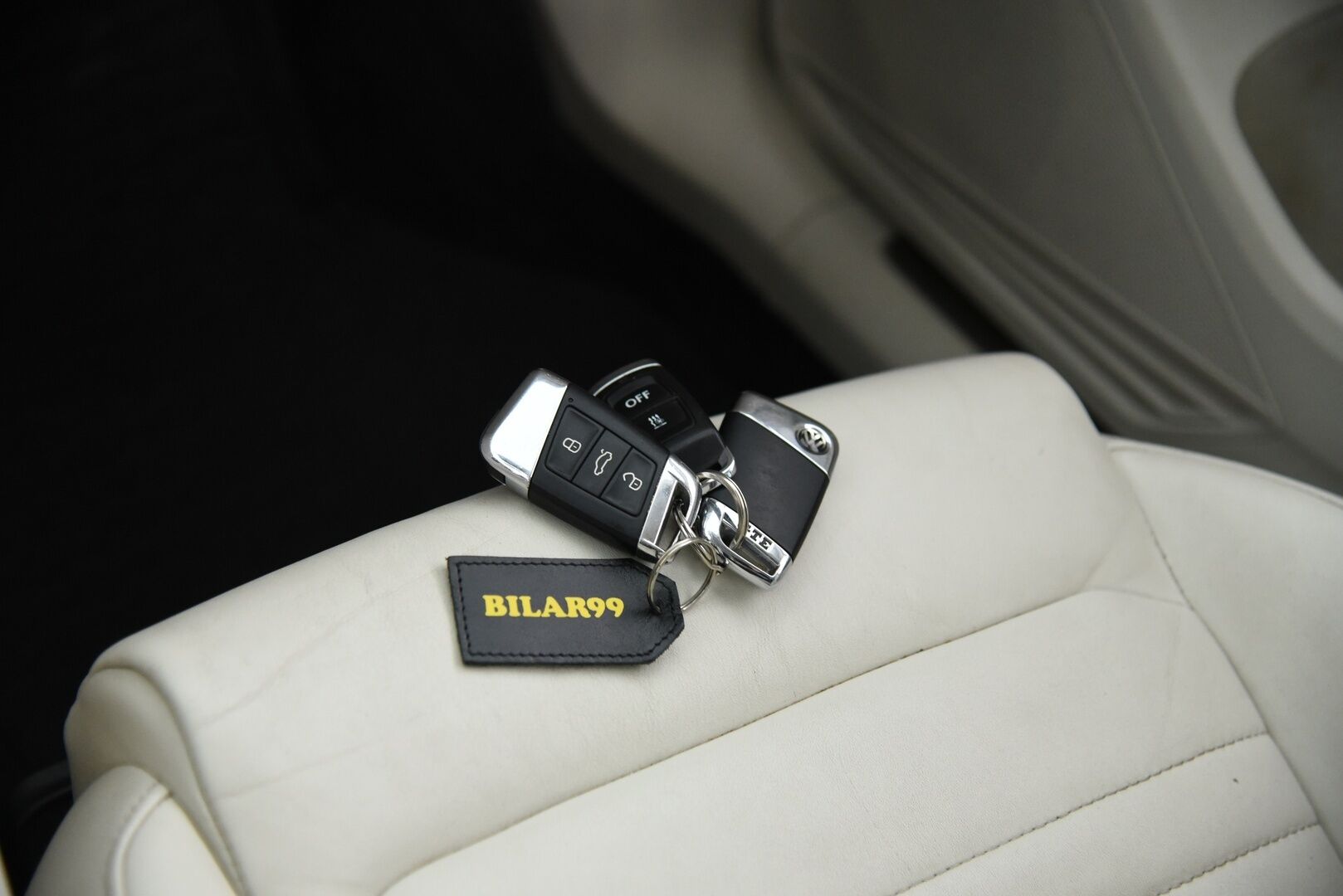 Volkswagen Passat 2018 Variant GTE Plug-In Hybrid 160 kW DSG-aut. / ACC / Dynamic LED / Webasto / P-kamera / Koukku / Ambiente / Nappanahat / - Merkkiliikkeen huoltohistoria / Vaaleat täysnahat / Sähkökontti / Huippu varusteltu! 